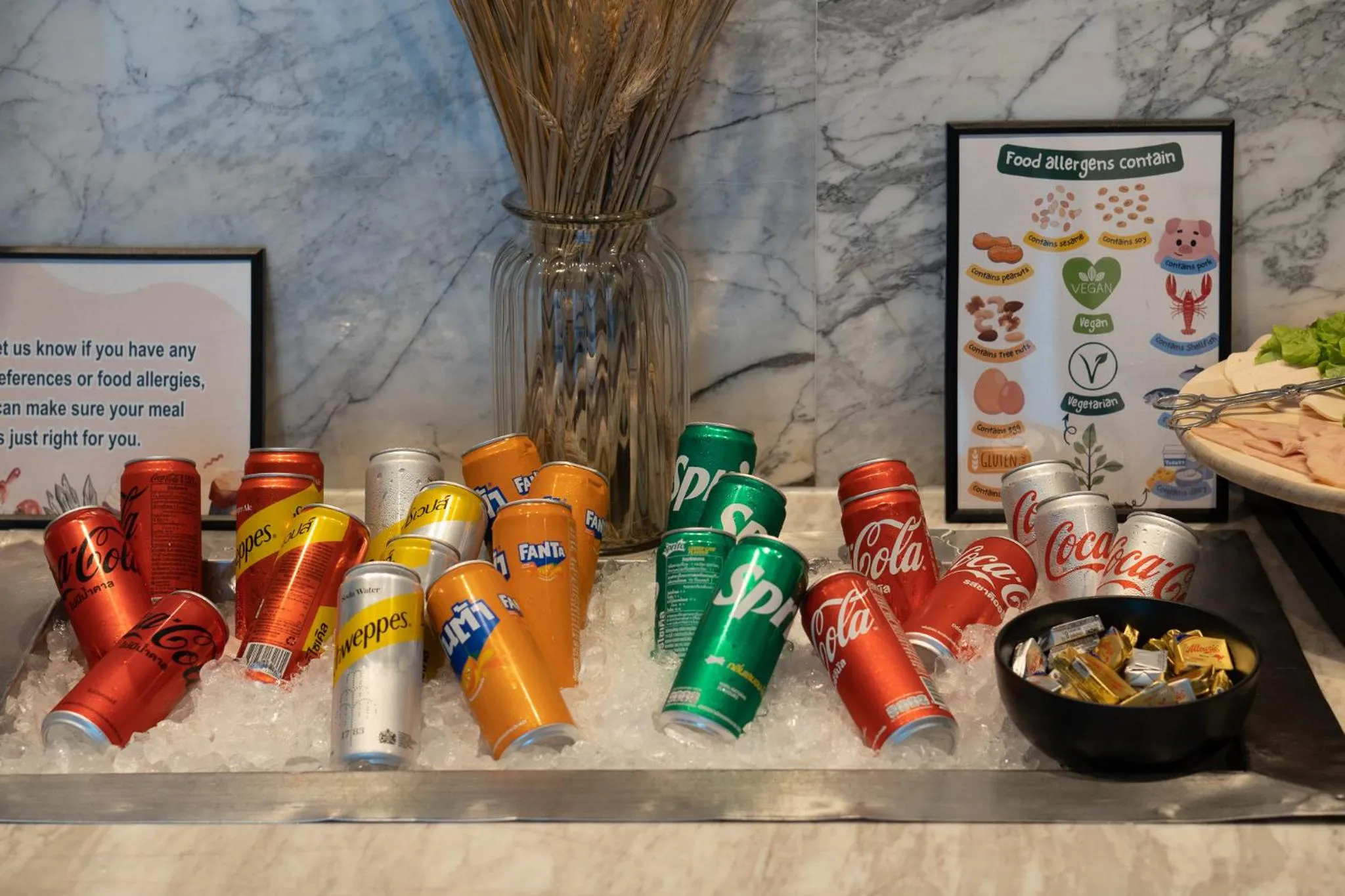 Lounge or bar in Mövenpick Hotel Sukhumvit 15 Bangkok