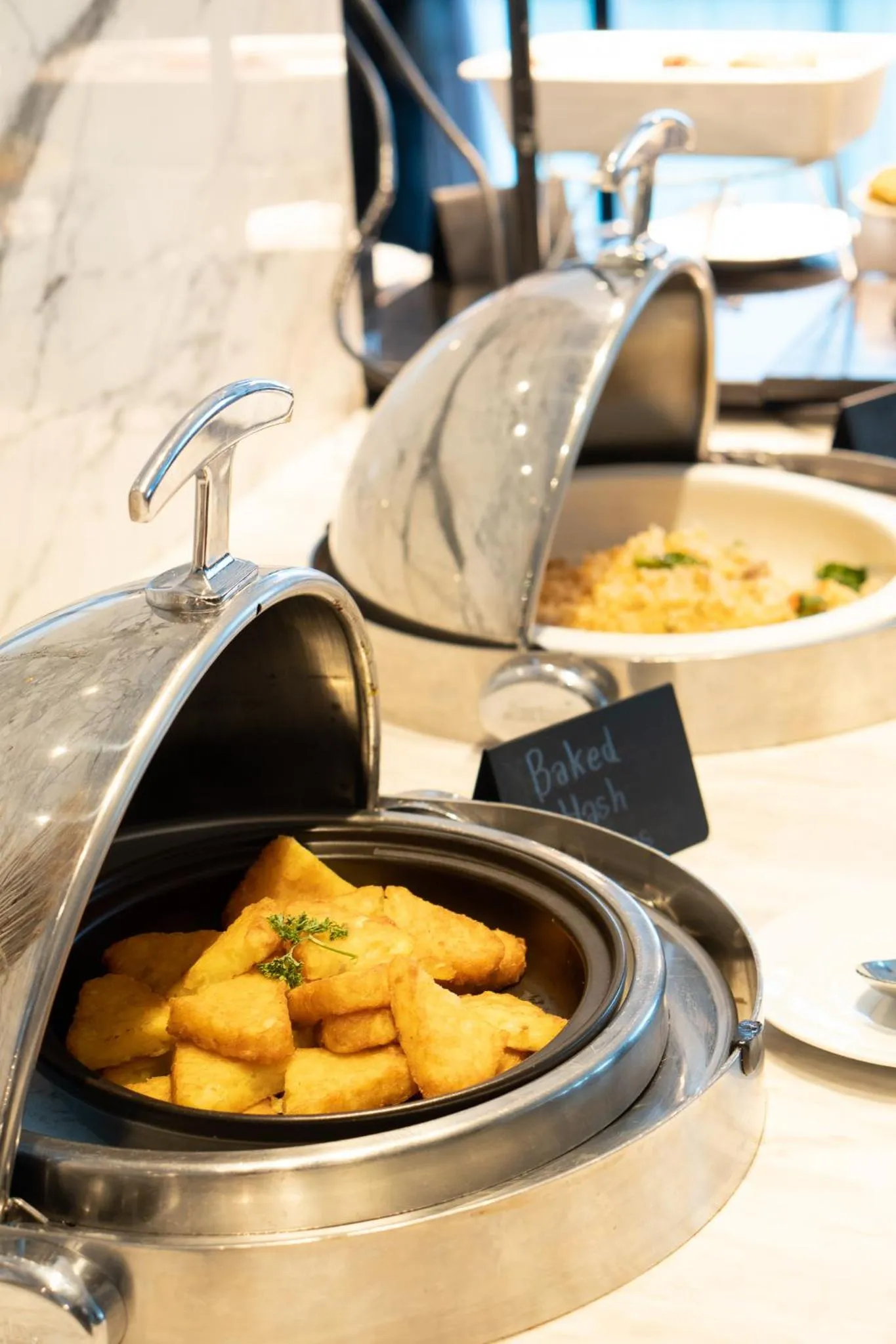 Lounge or bar in Mövenpick Hotel Sukhumvit 15 Bangkok