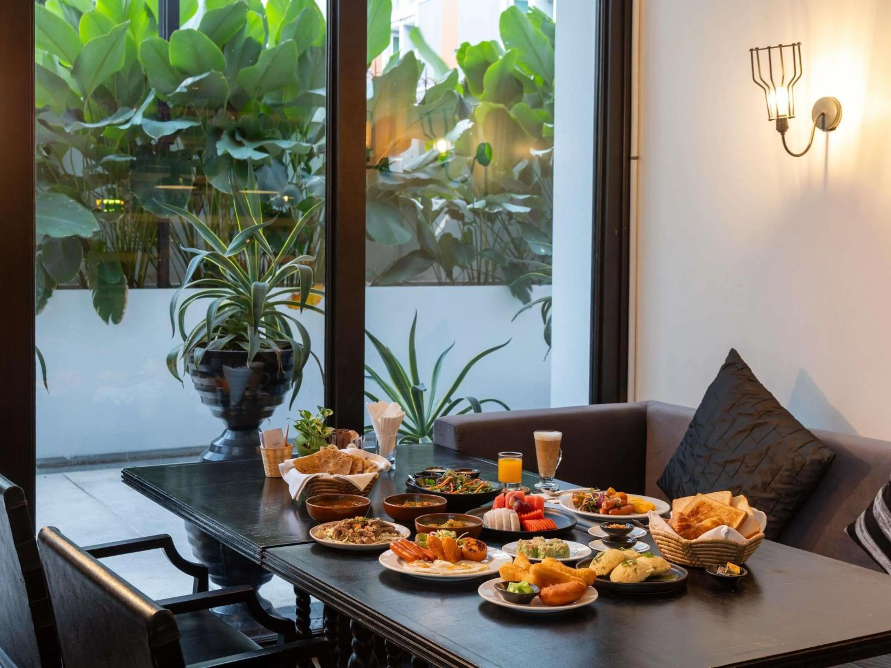 Restaurant/places to eat in Mövenpick Hotel Sukhumvit 15 Bangkok