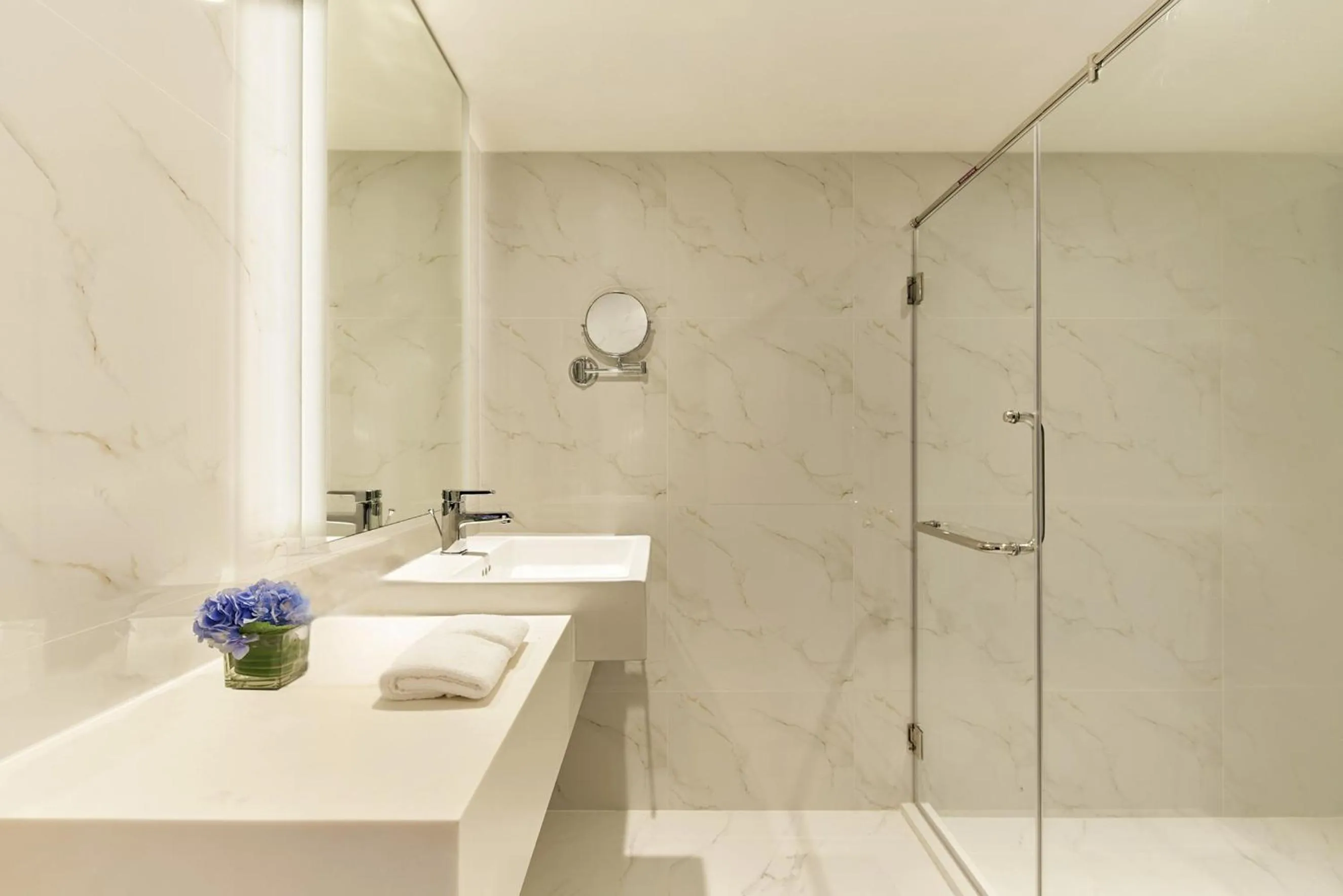 Bathroom in Mövenpick Hotel Sukhumvit 15 Bangkok