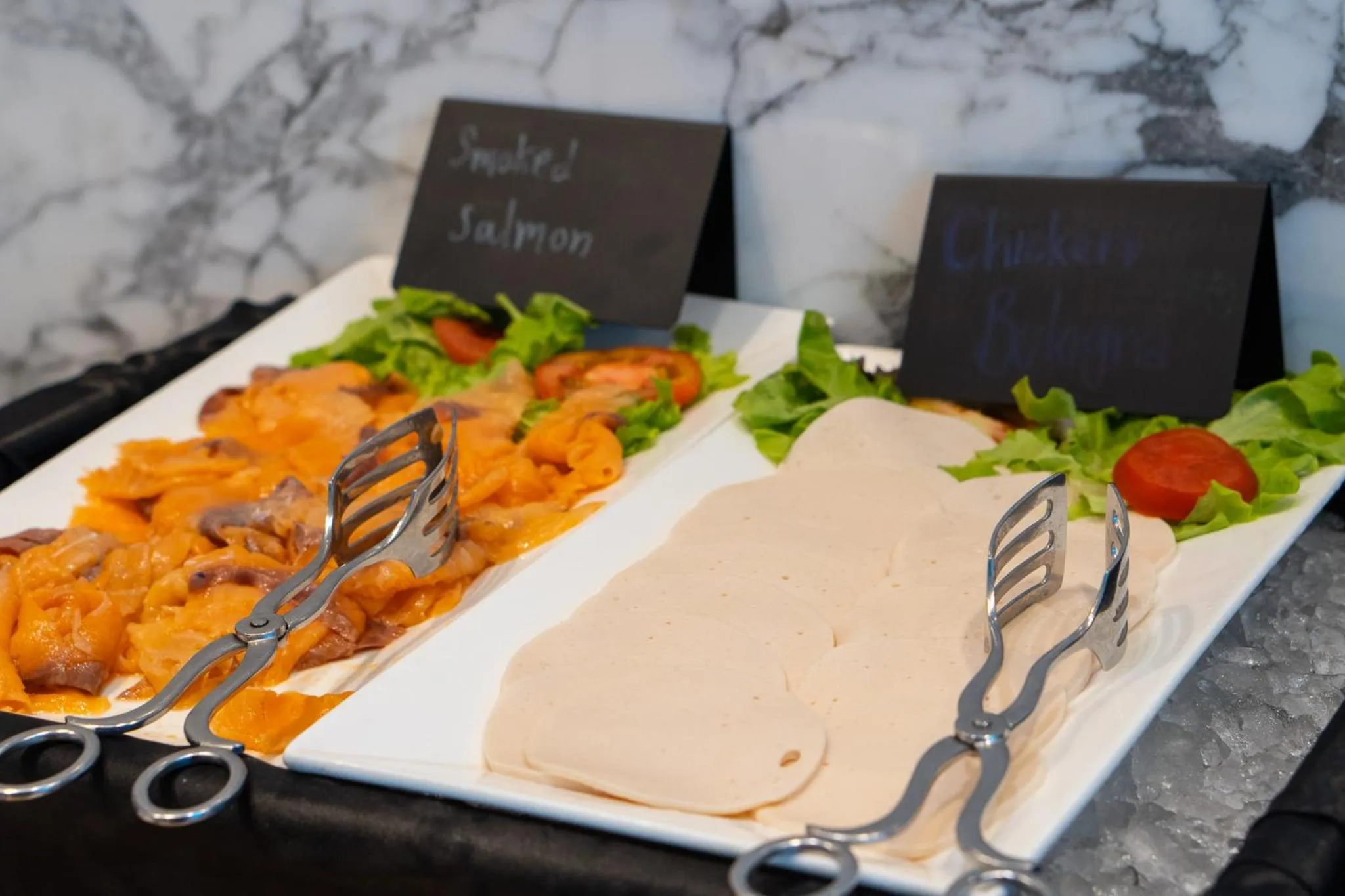 Lounge or bar in Mövenpick Hotel Sukhumvit 15 Bangkok