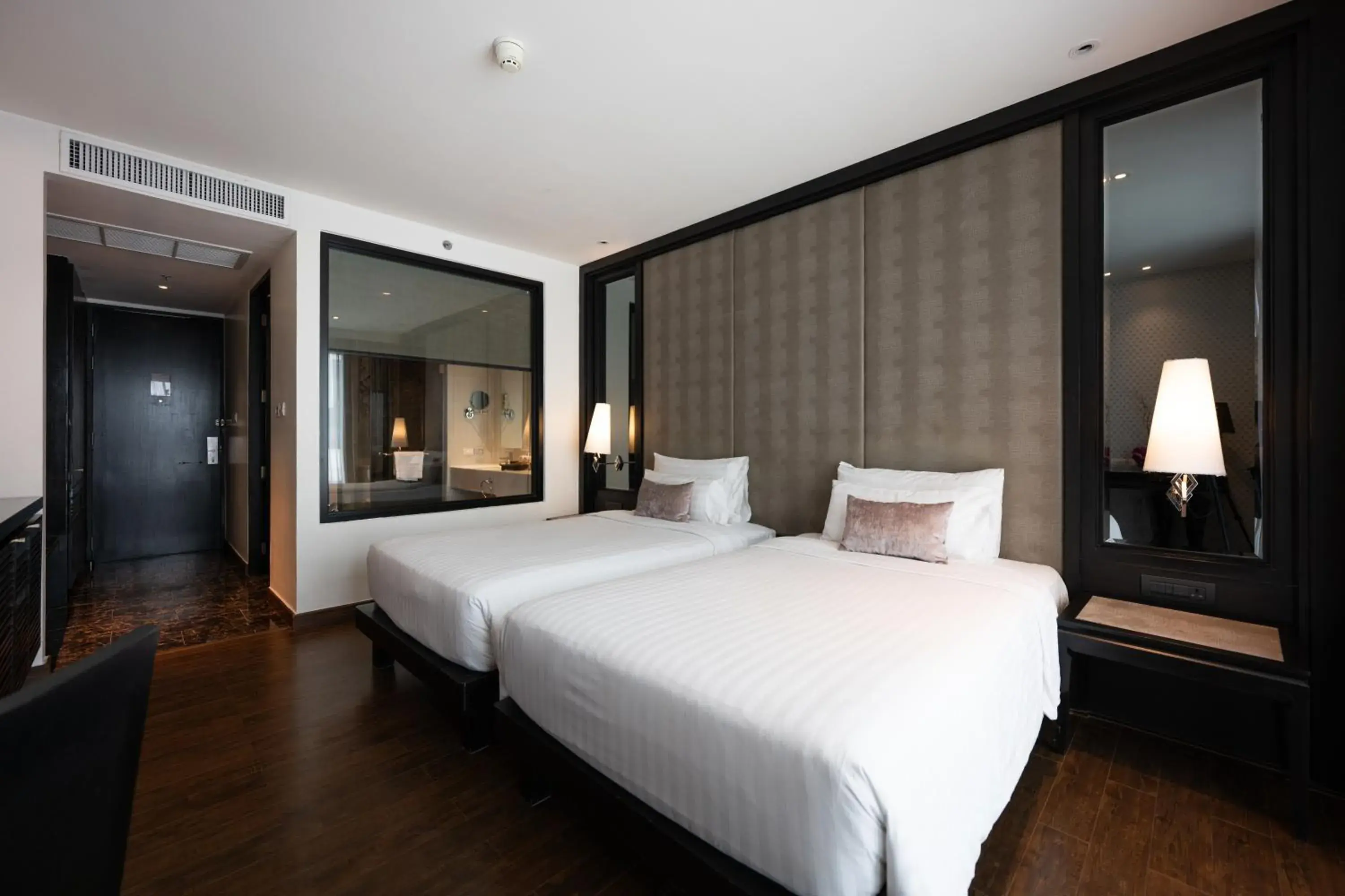 Executive Twin Room with Lounge Access in Mövenpick Hotel Sukhumvit 15 Bangkok Executive Twin Room with Lounge Access in Mövenpick Hotel Sukhumvit 15 Bangkok