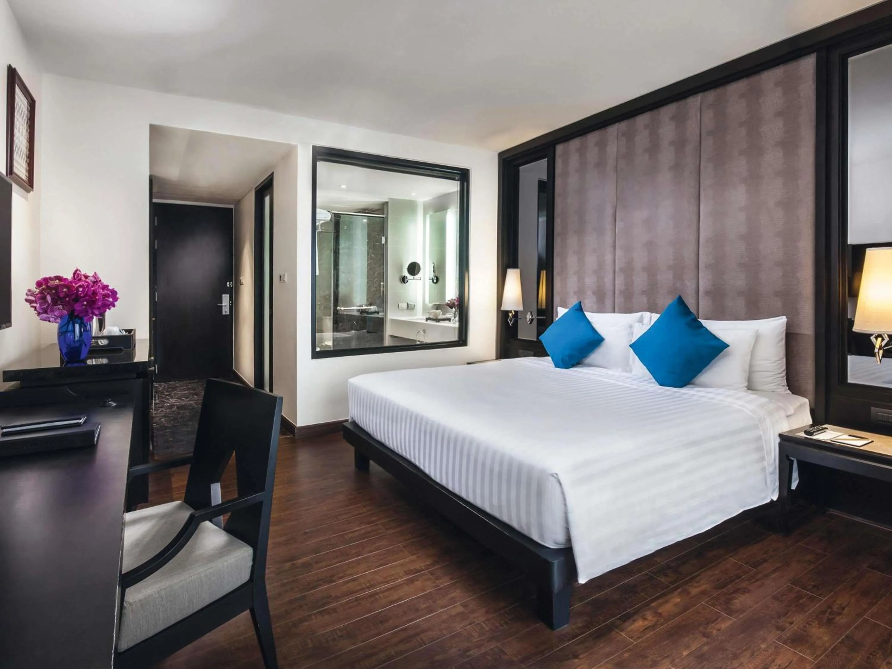 Bedroom, Bed in Mövenpick Hotel Sukhumvit 15 Bangkok