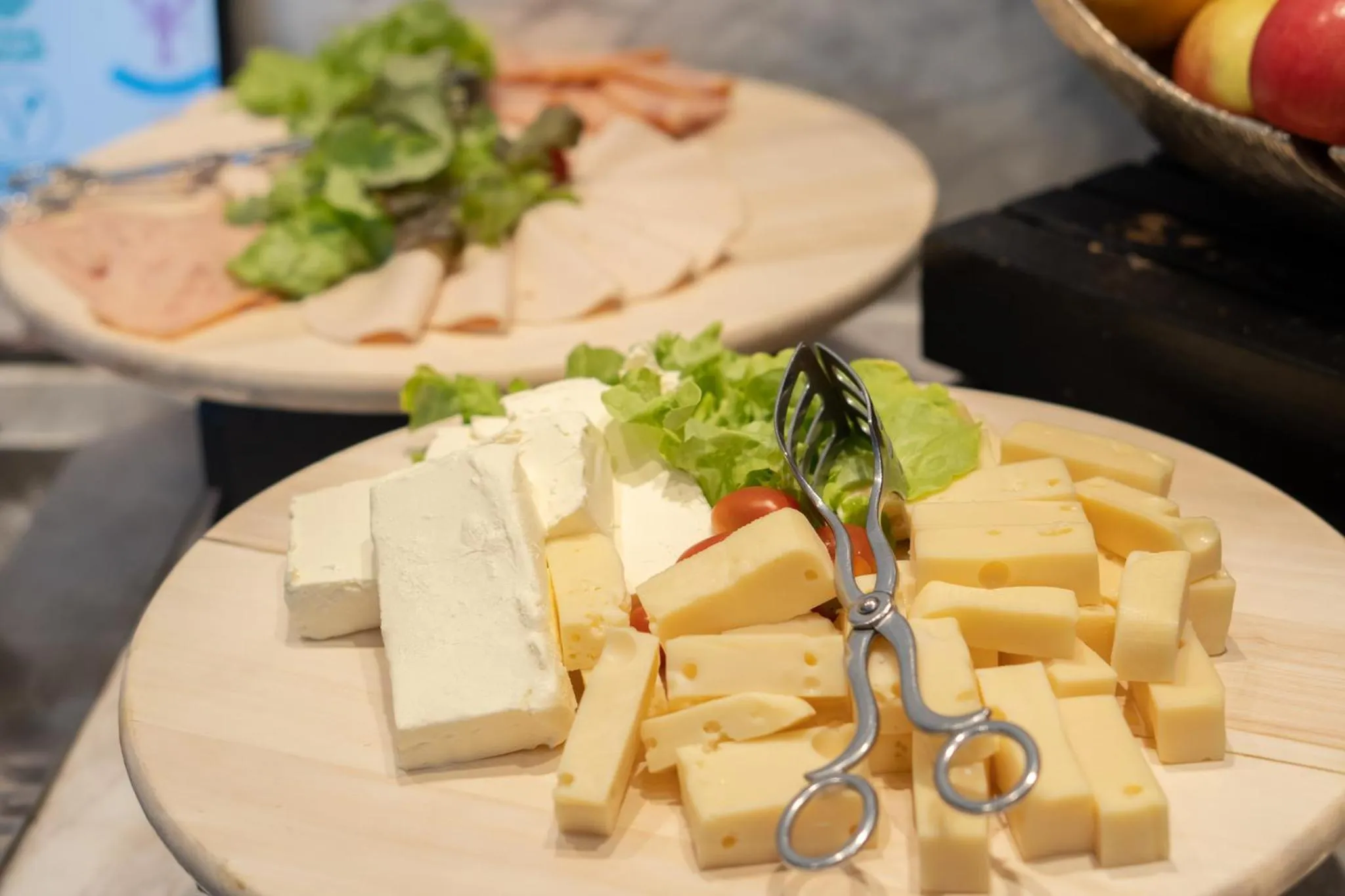 Lounge or bar in Mövenpick Hotel Sukhumvit 15 Bangkok