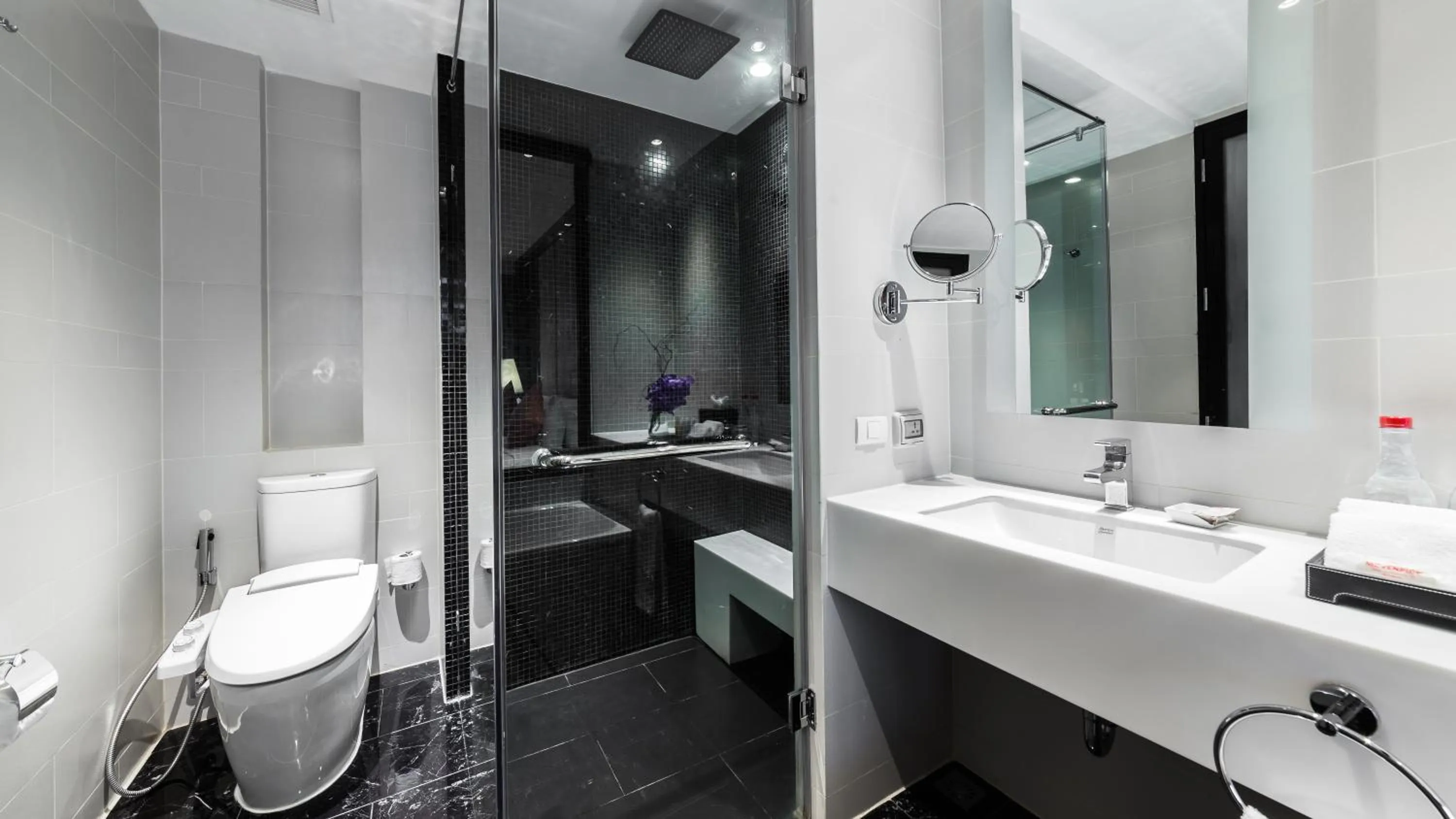 Toilet in Mövenpick Hotel Sukhumvit 15 Bangkok