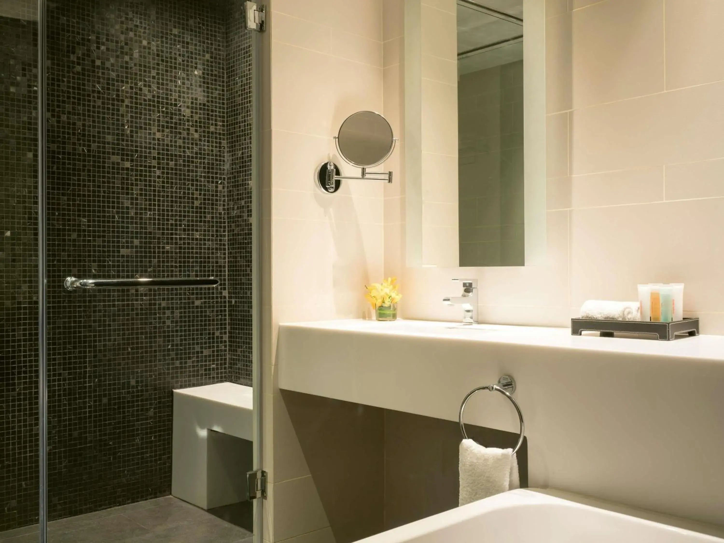 Deluxe Twin Room in Mövenpick Hotel Sukhumvit 15 Bangkok Deluxe Twin Room in Mövenpick Hotel Sukhumvit 15 Bangkok