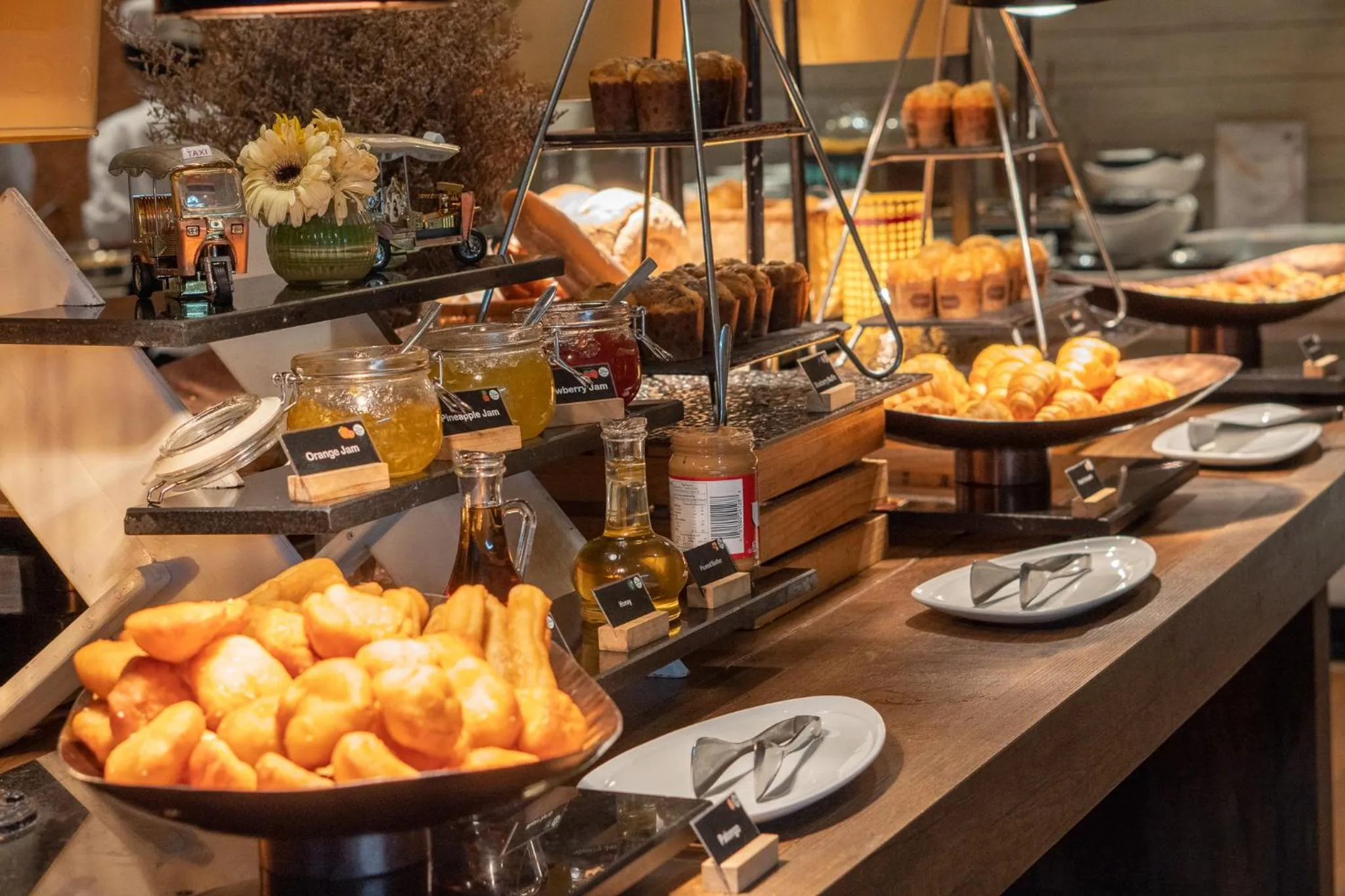 Restaurant/places to eat in Mövenpick Hotel Sukhumvit 15 Bangkok