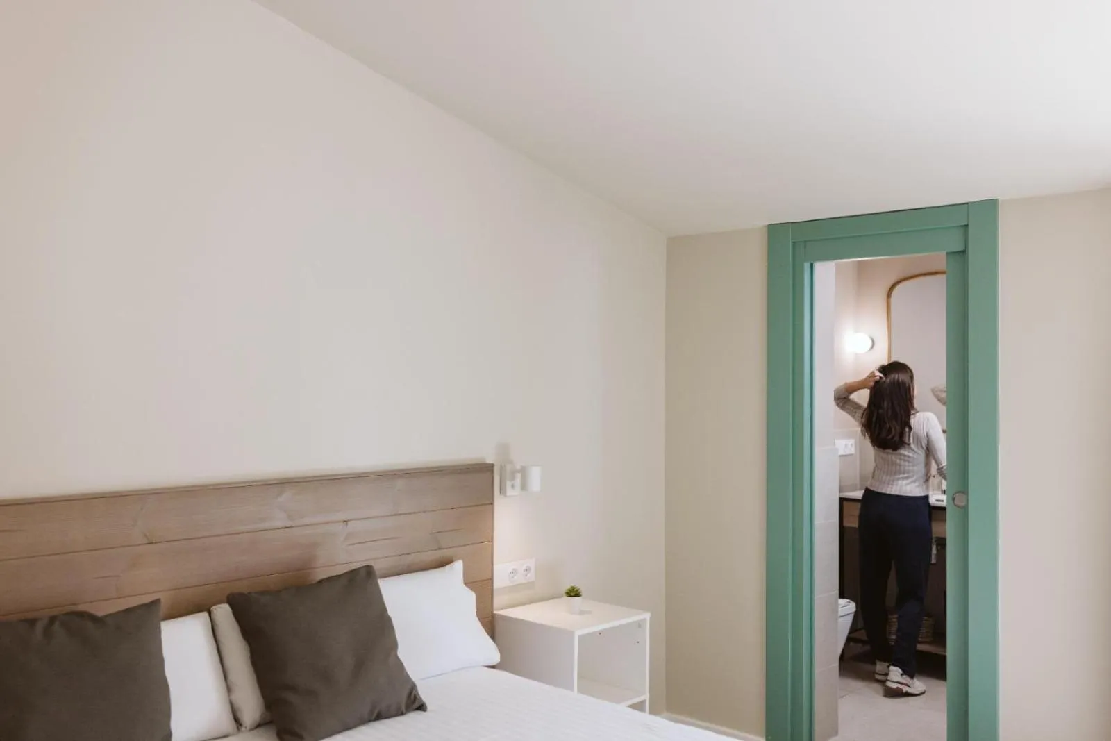 Bed in Lindala Natural