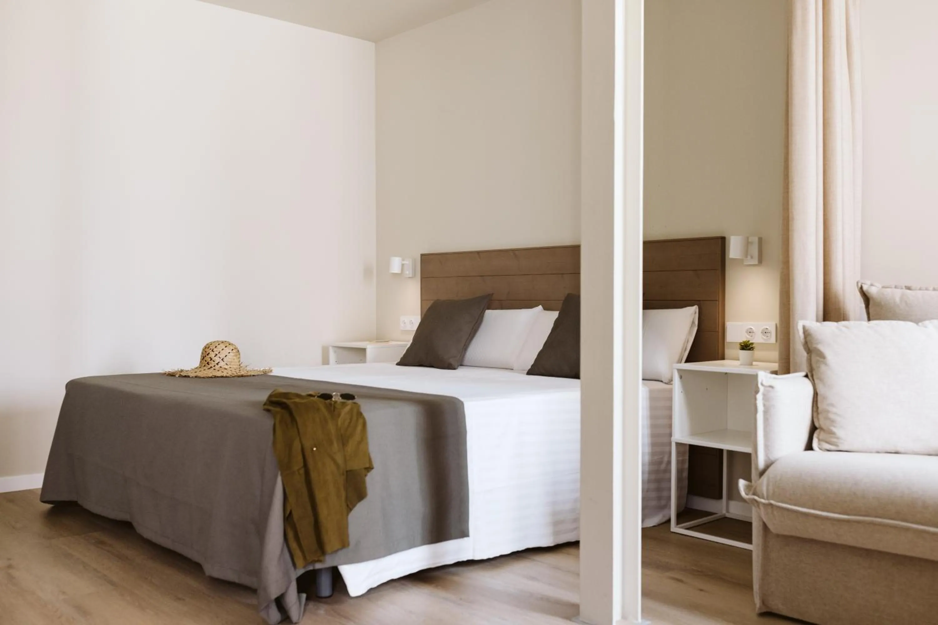 Bed in Lindala Natural