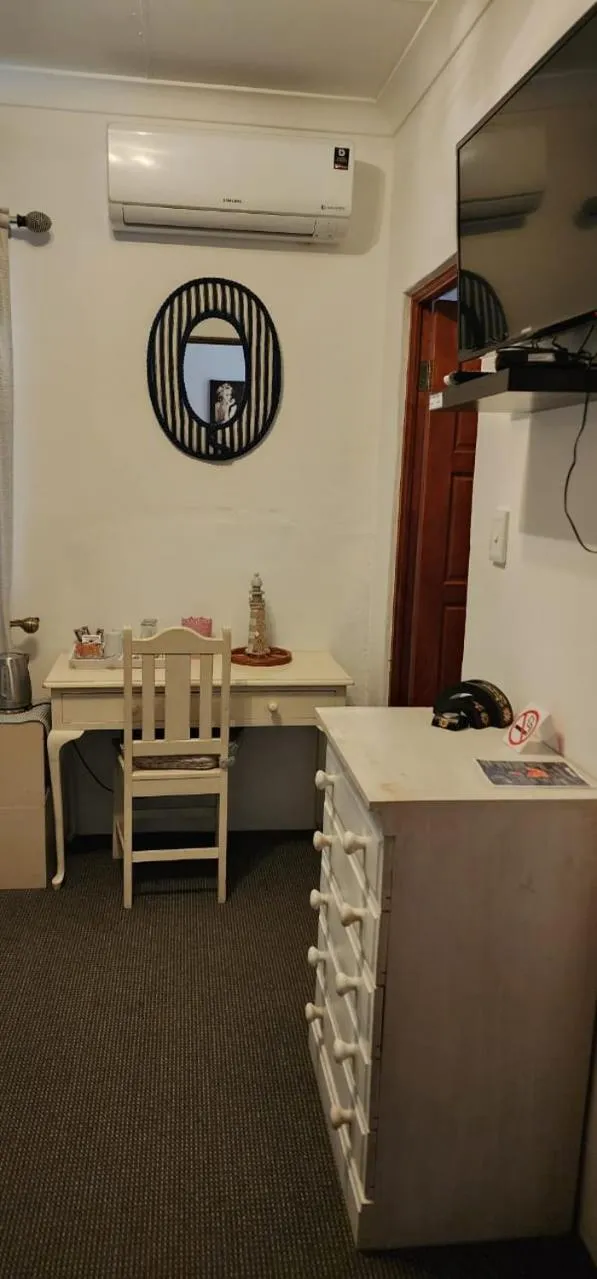 Six Valk Avenue Guest House