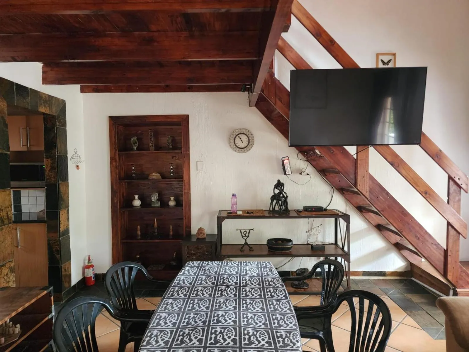 Six Valk Avenue Guest House