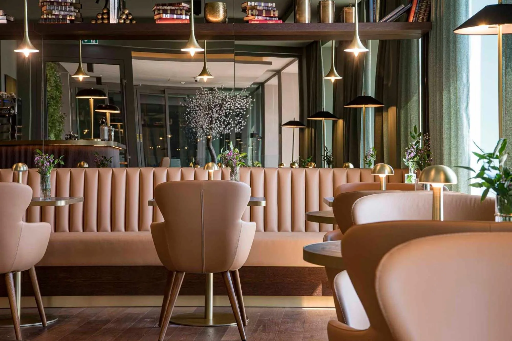 Lounge or bar in Columbus Urban Resort