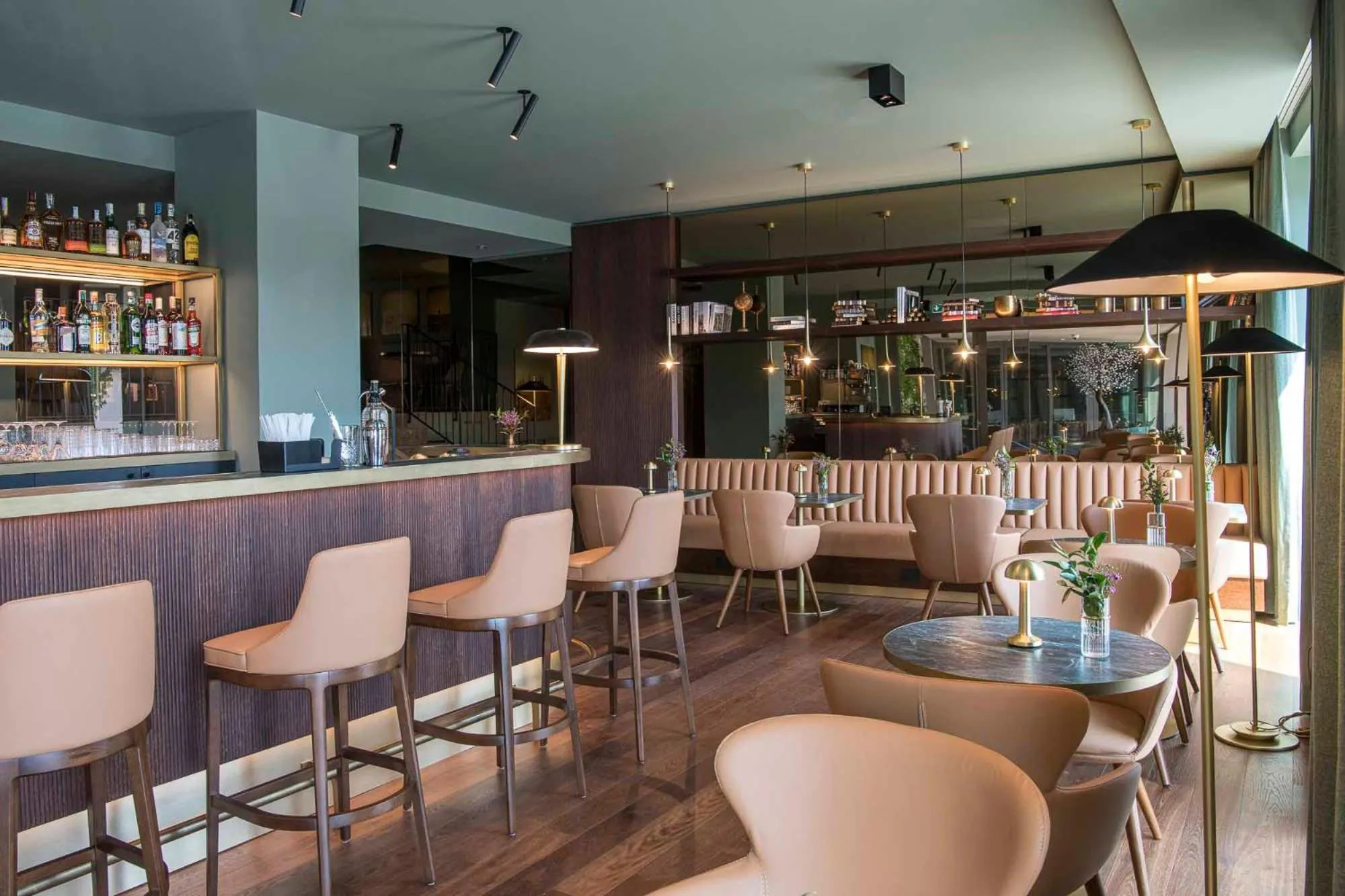 Lounge or bar in Columbus Urban Resort