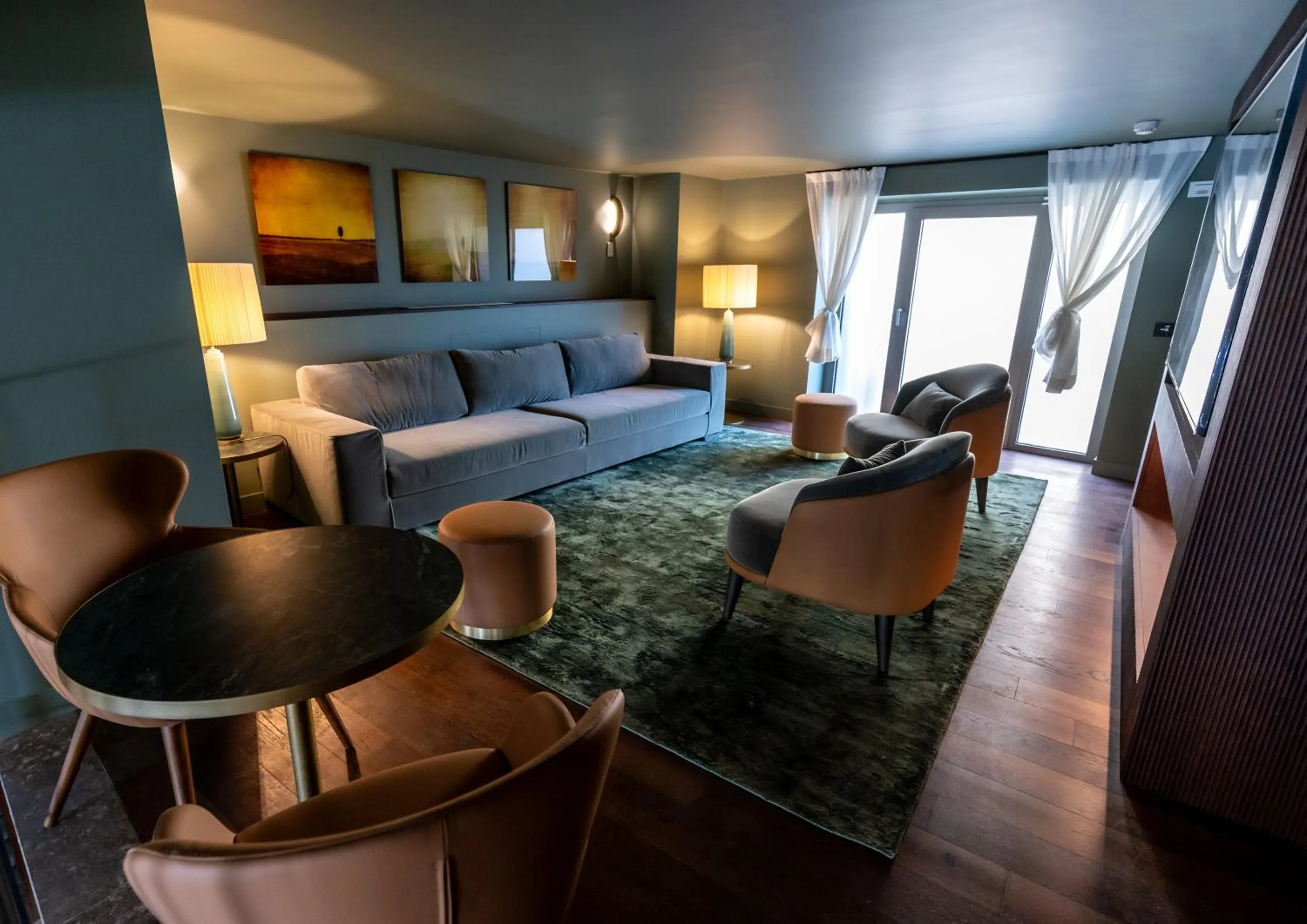 Lobby or reception, Bed in Columbus Urban Resort