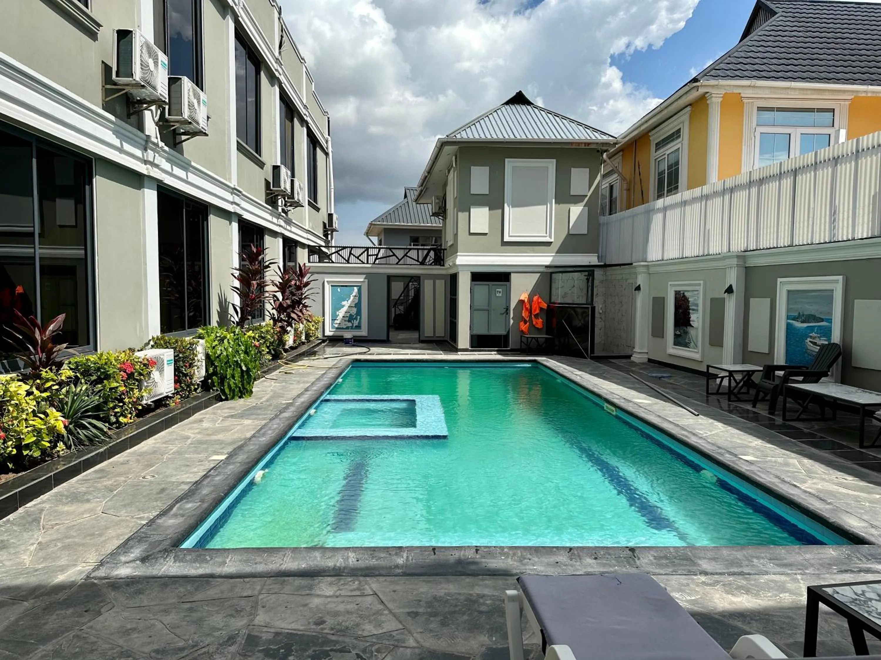 Property building in Yayo Masaki