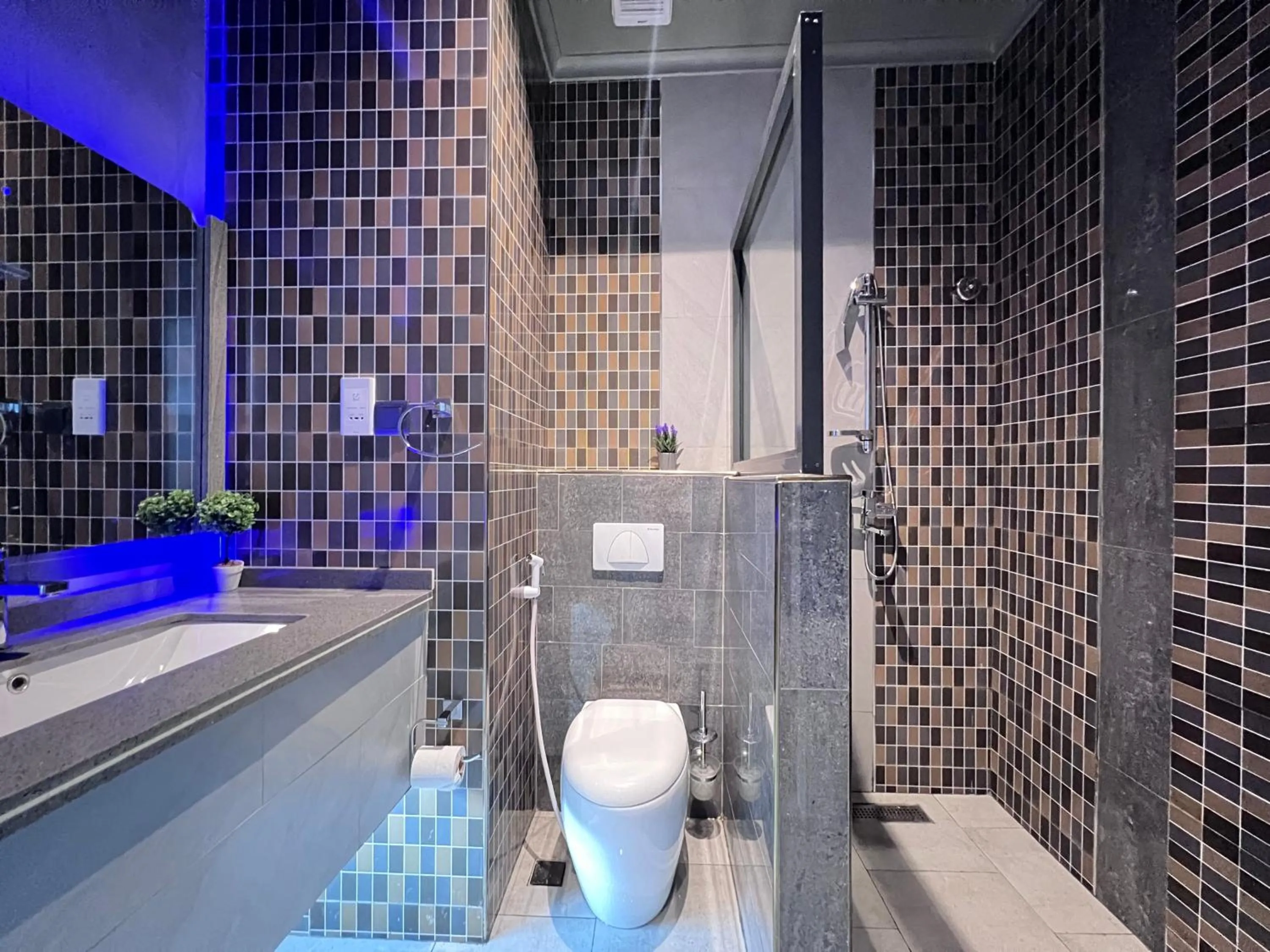 Shower in Yayo Masaki