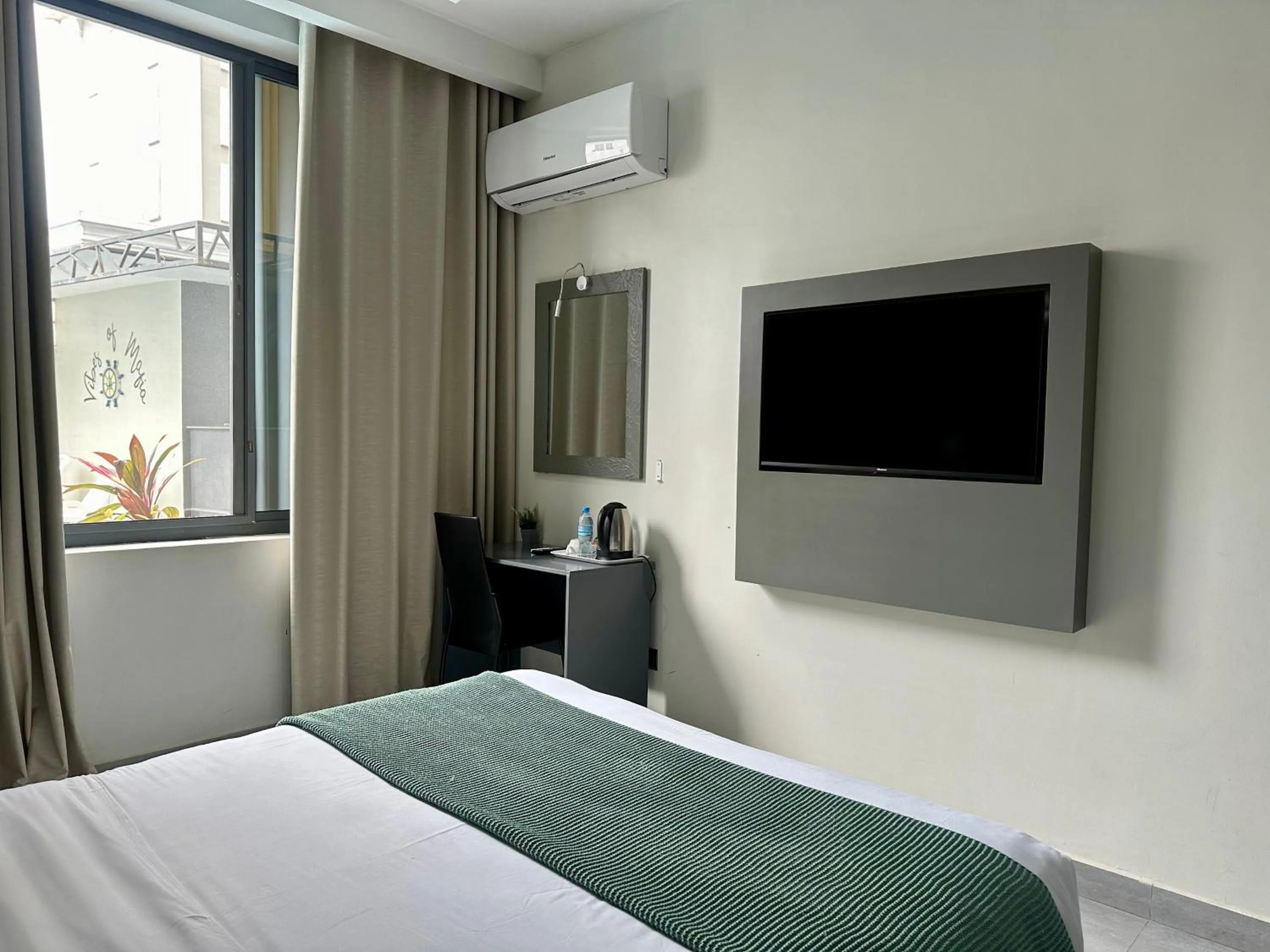 Communal lounge/ TV room in Yayo Masaki