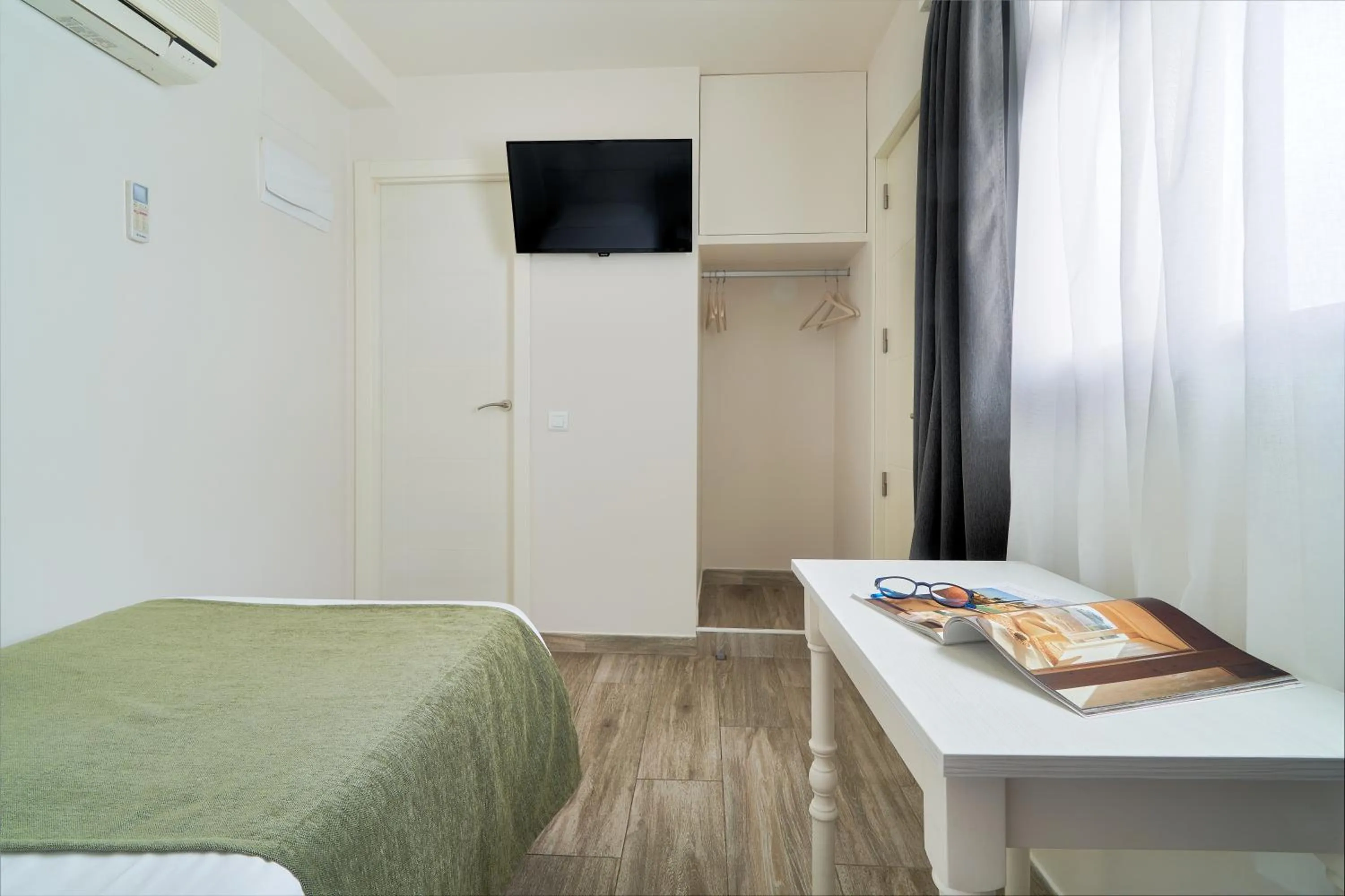 Bed in Hostal Sol y Miel