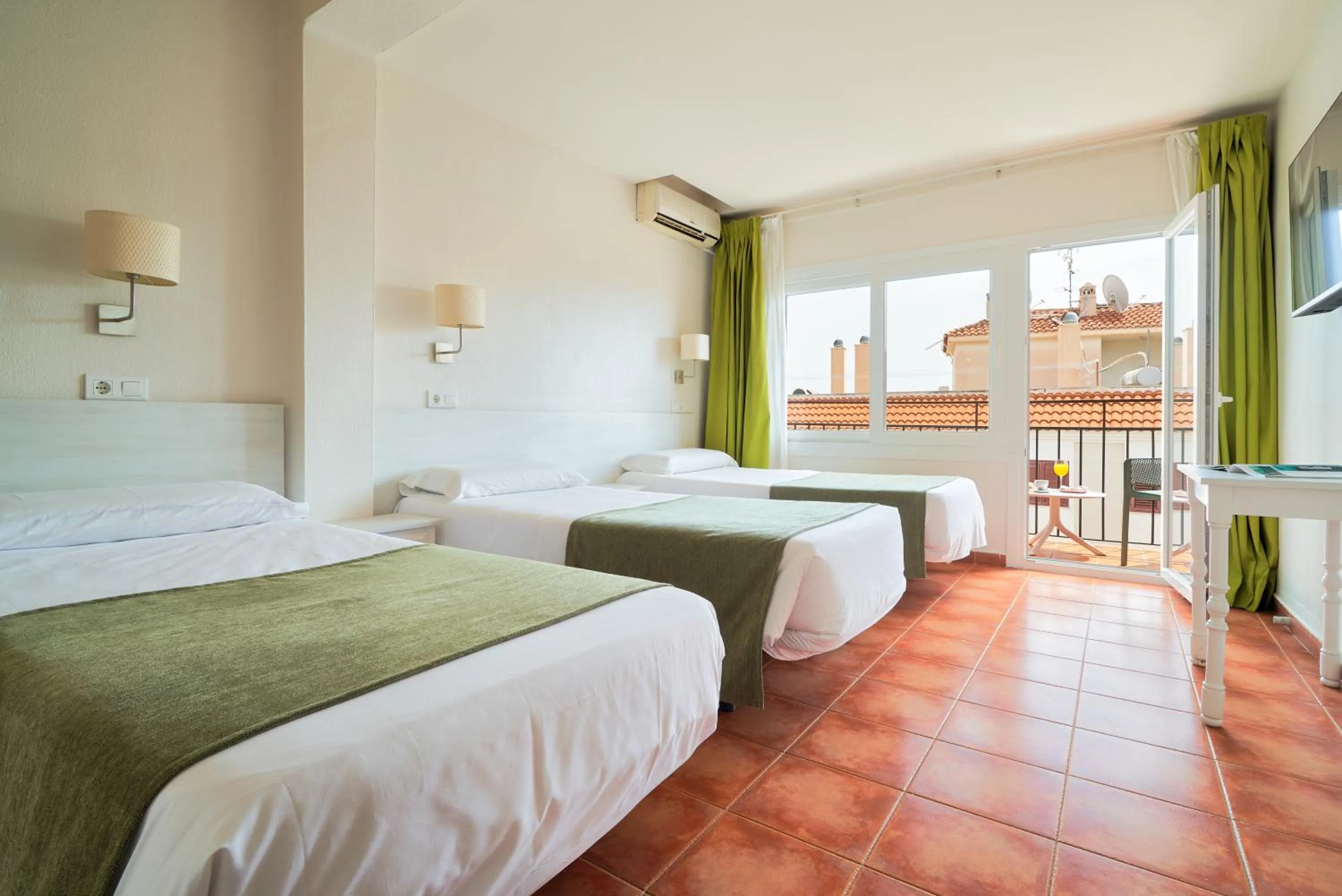 Bed in Hostal Sol y Miel