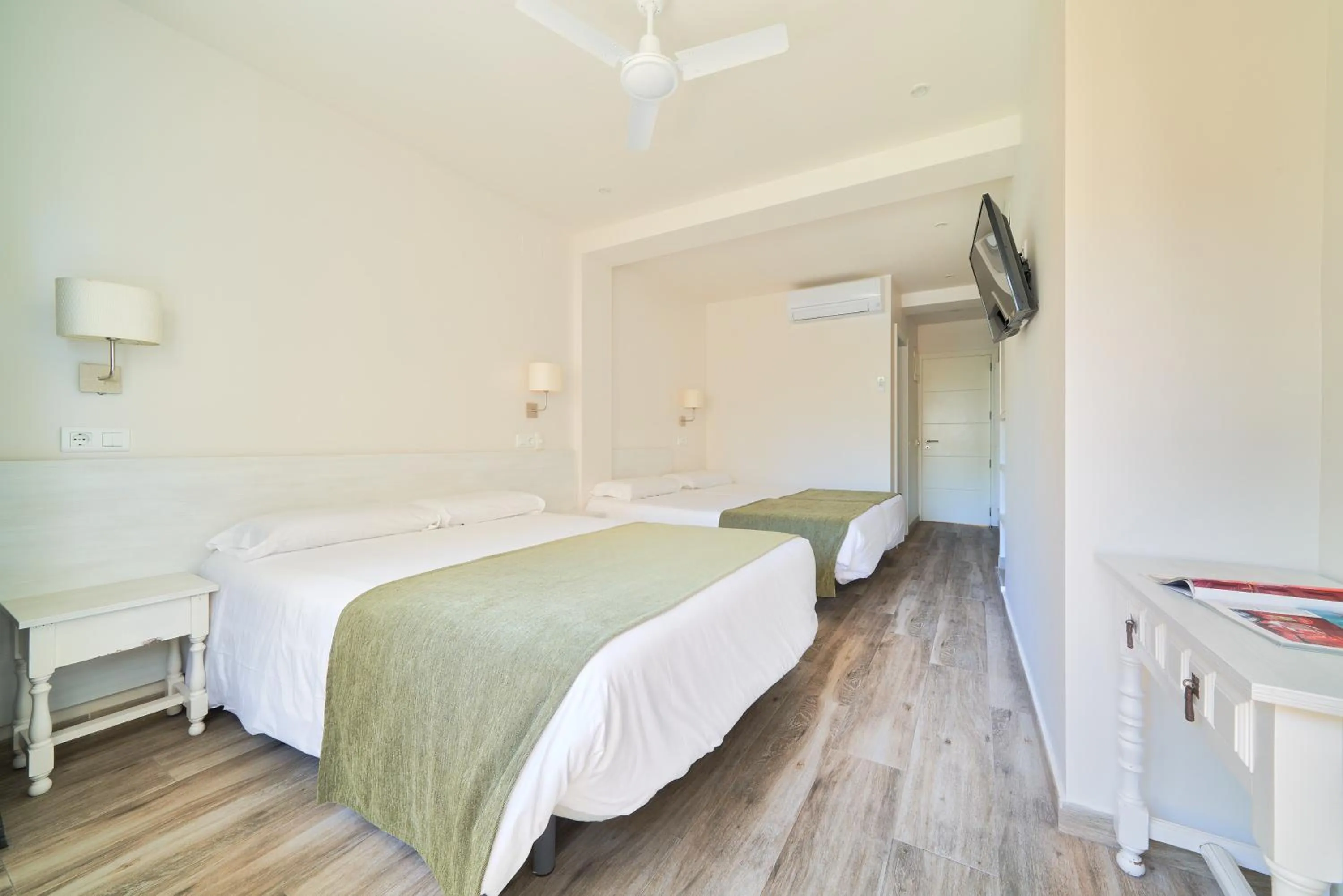 Bed in Hostal Sol y Miel