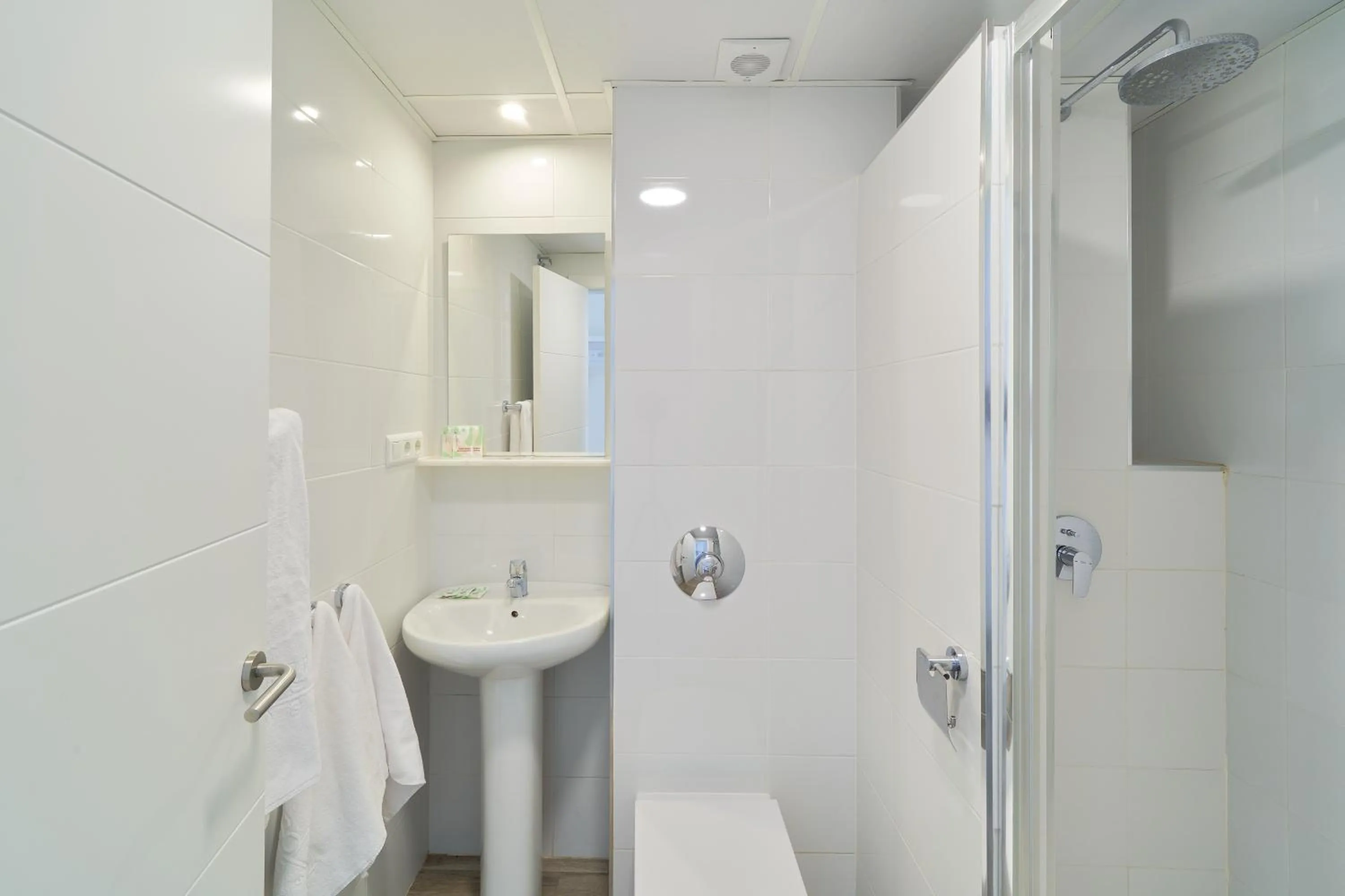 Shower in Hostal Sol y Miel