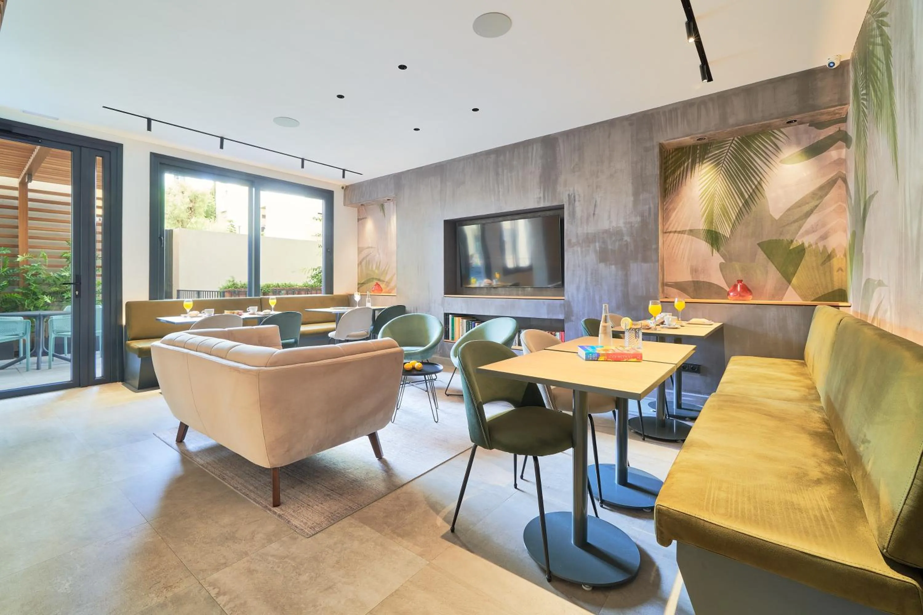 TV and multimedia in Hostal Sol y Miel