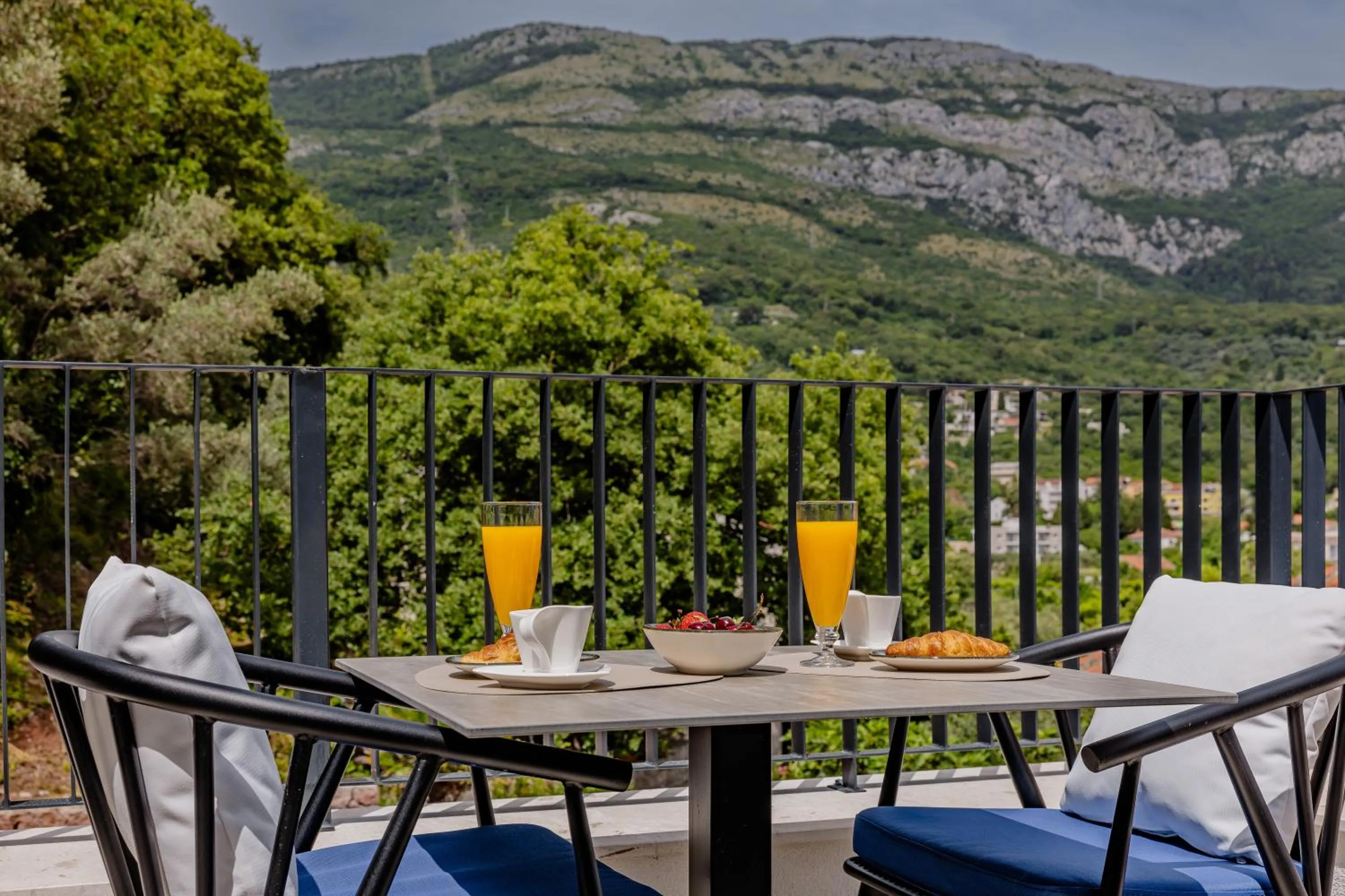 Restaurant/places to eat in Hotel AQUILO