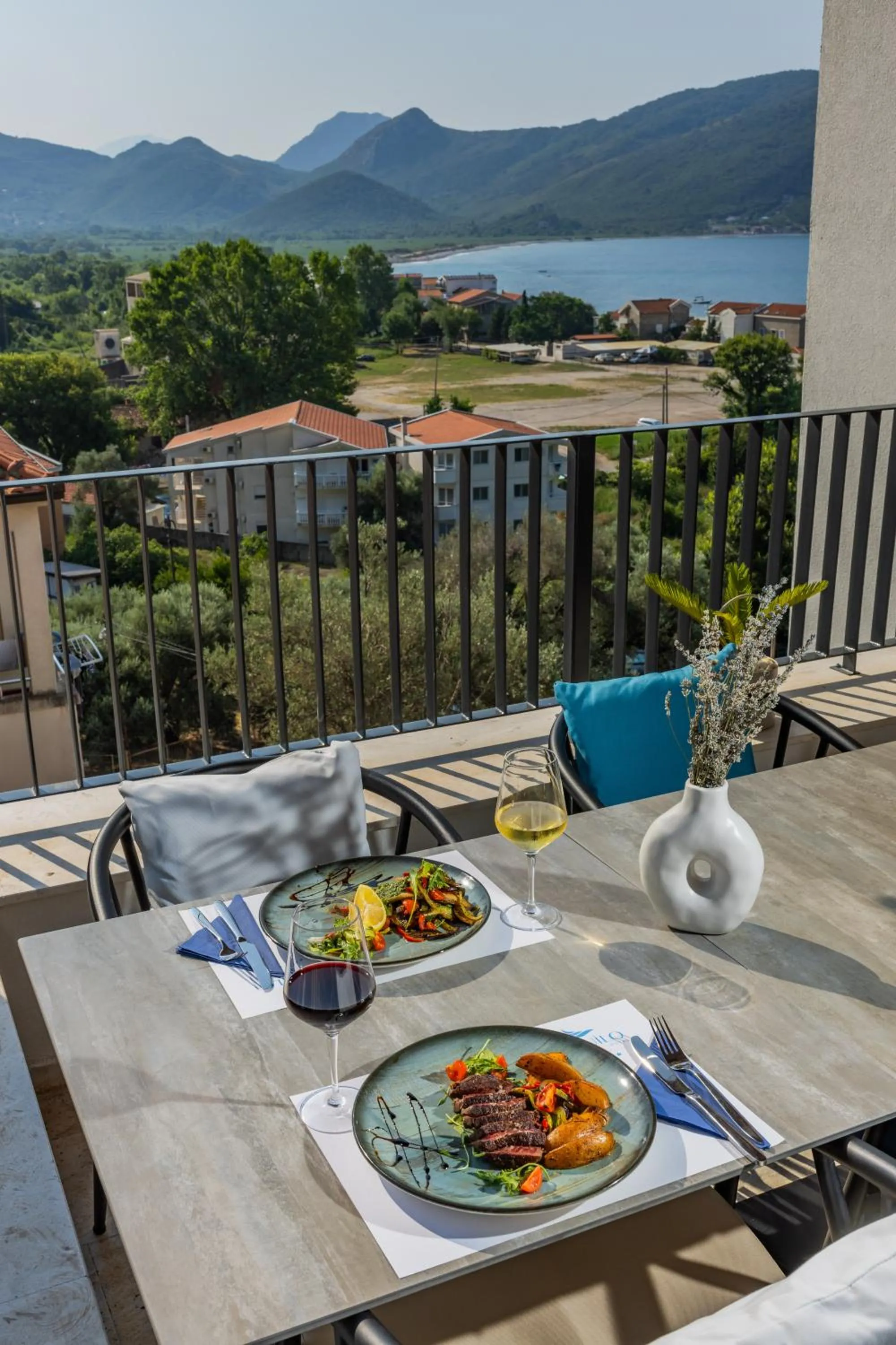 Restaurant/places to eat in Hotel AQUILO