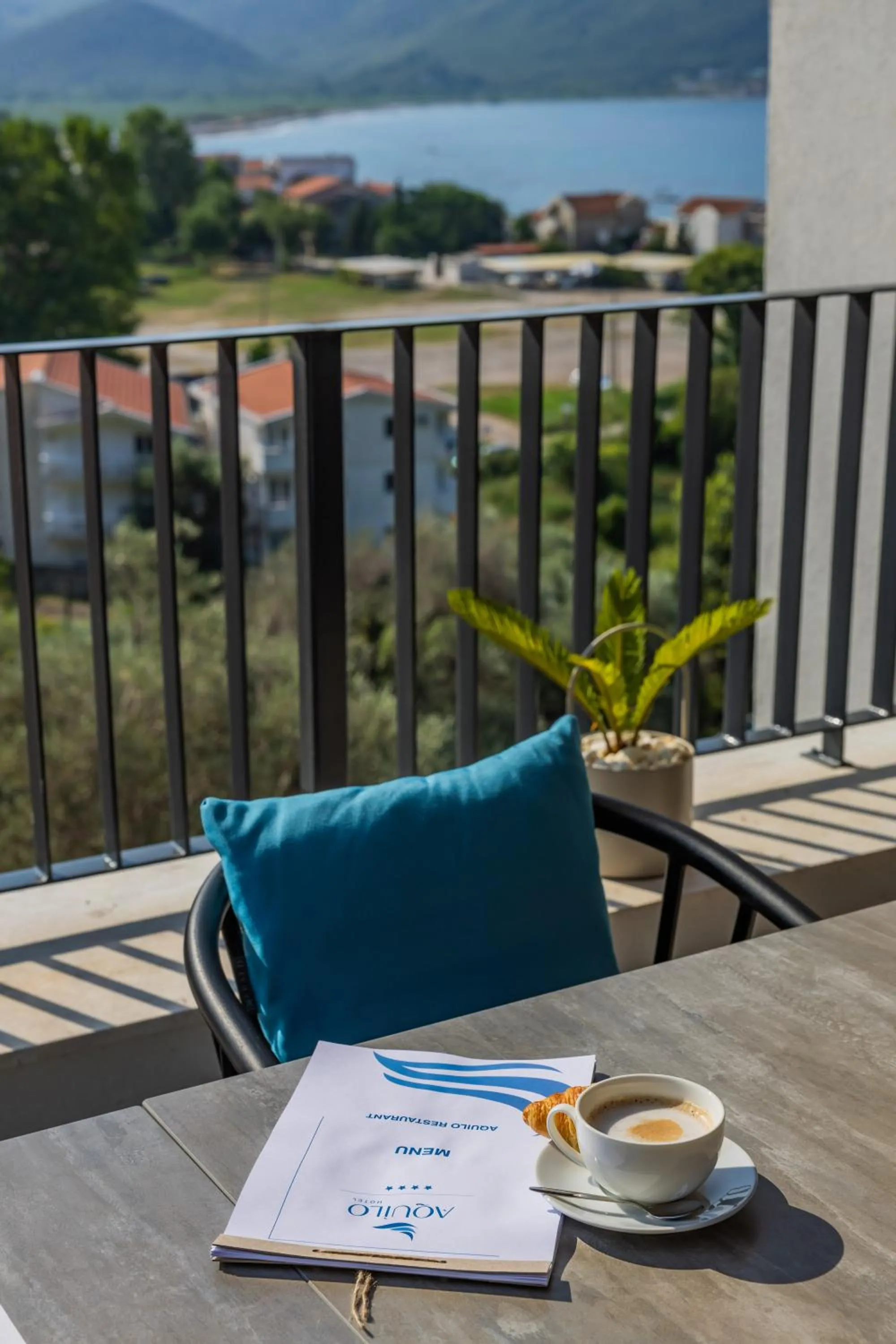 Restaurant/places to eat in Hotel AQUILO