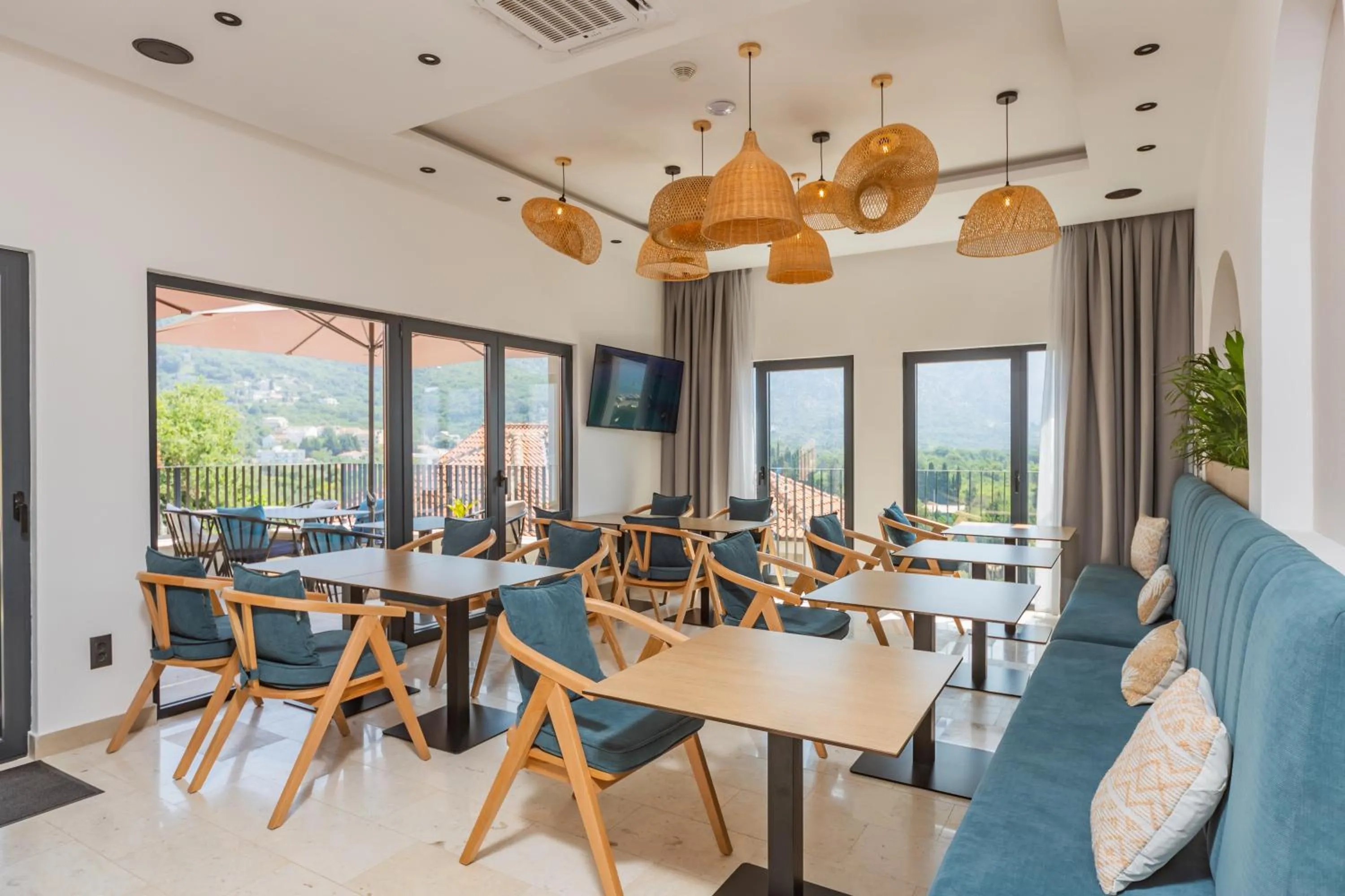 Restaurant/places to eat in Hotel AQUILO