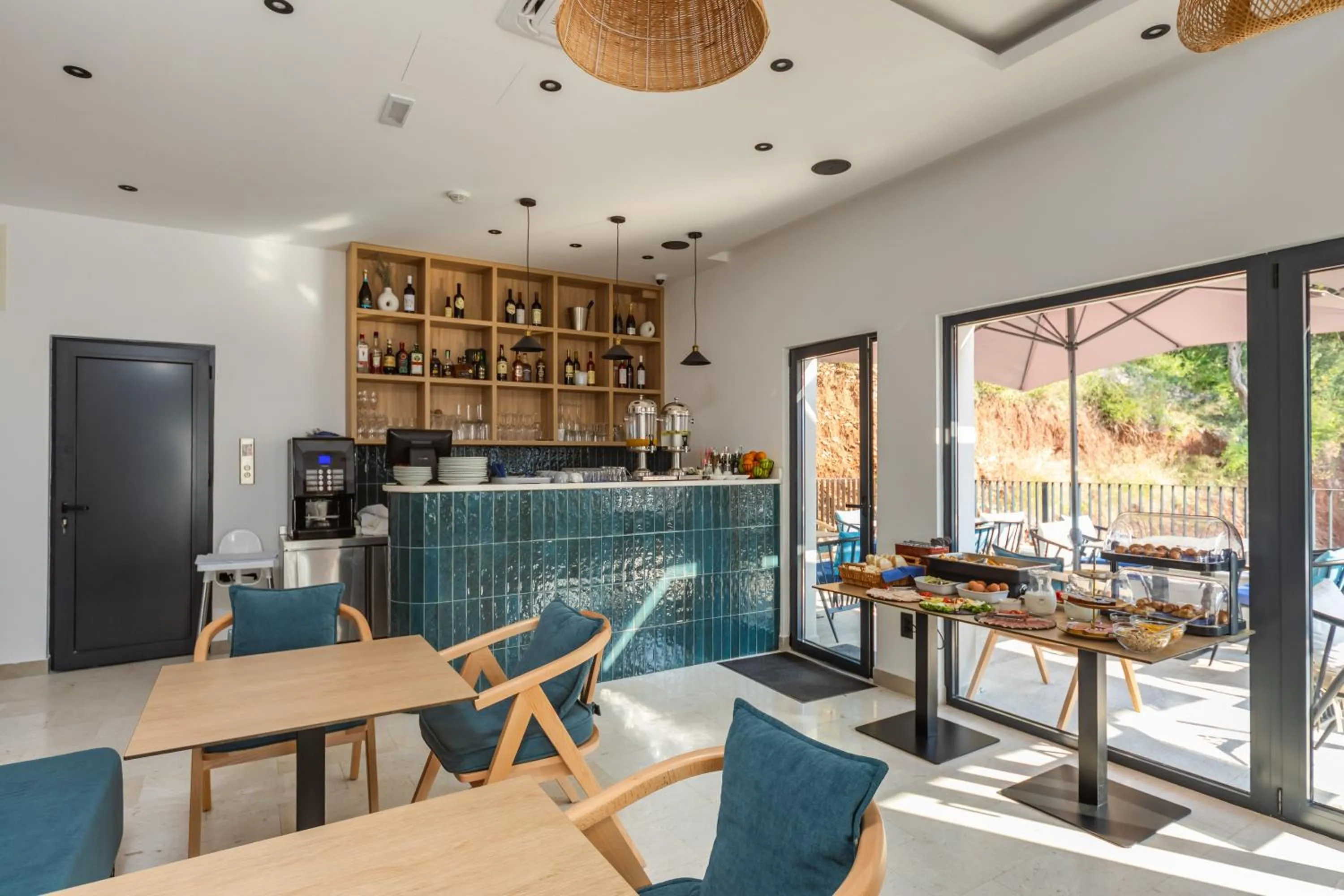 Restaurant/places to eat in Hotel AQUILO