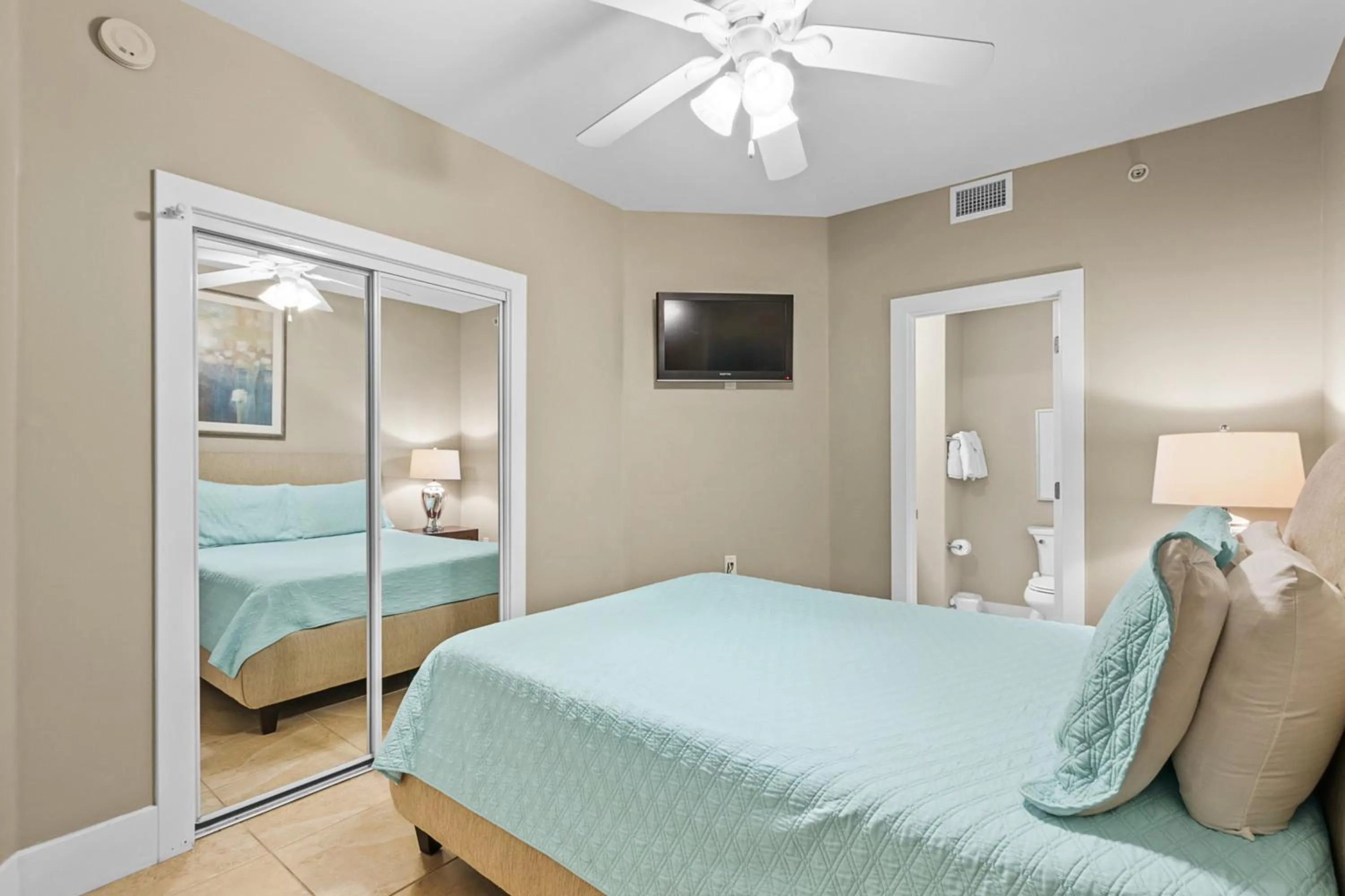 Bedroom, Bed in Caribe Resort by Hosteeva