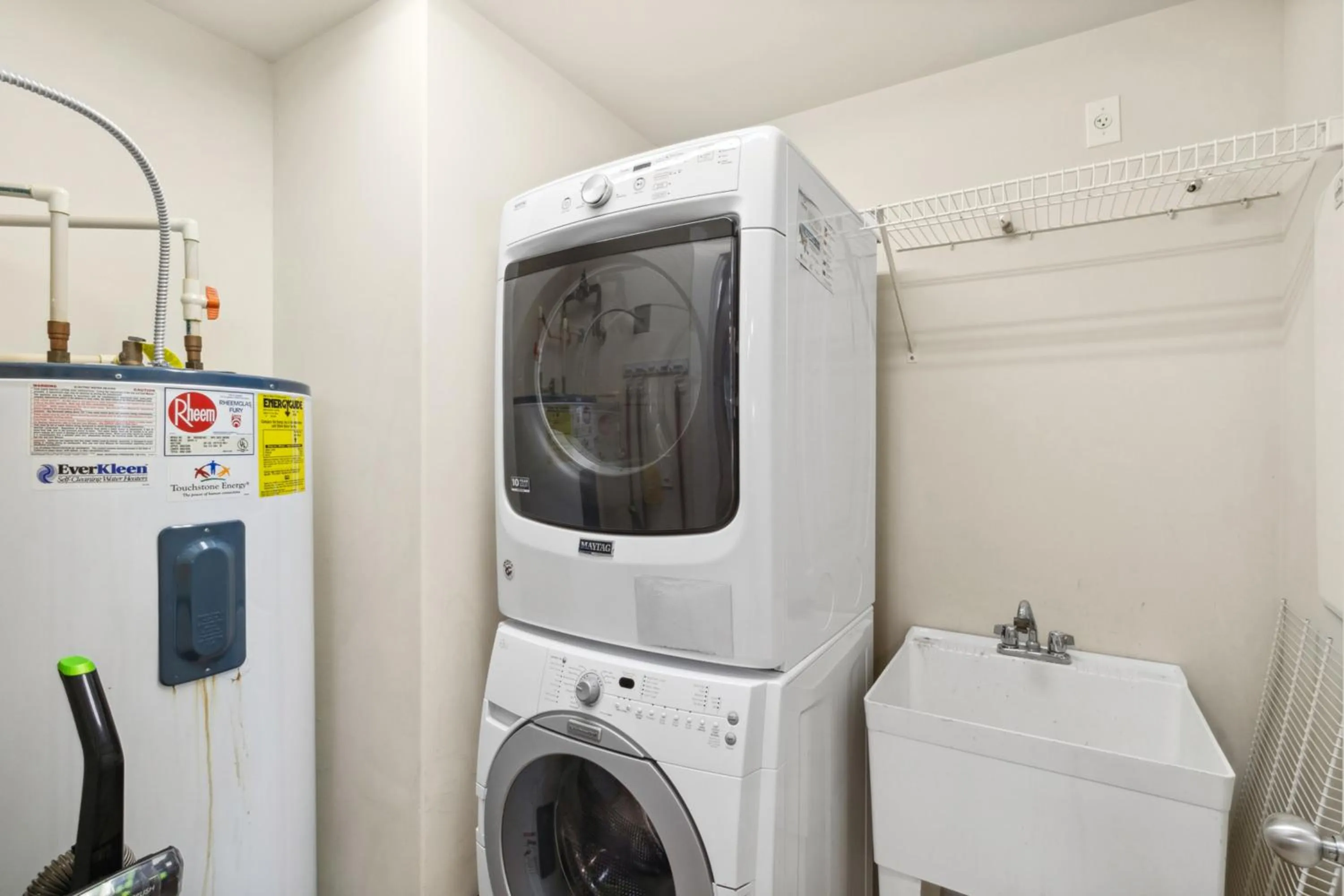 washing machine in Caribe Resort by Hosteeva