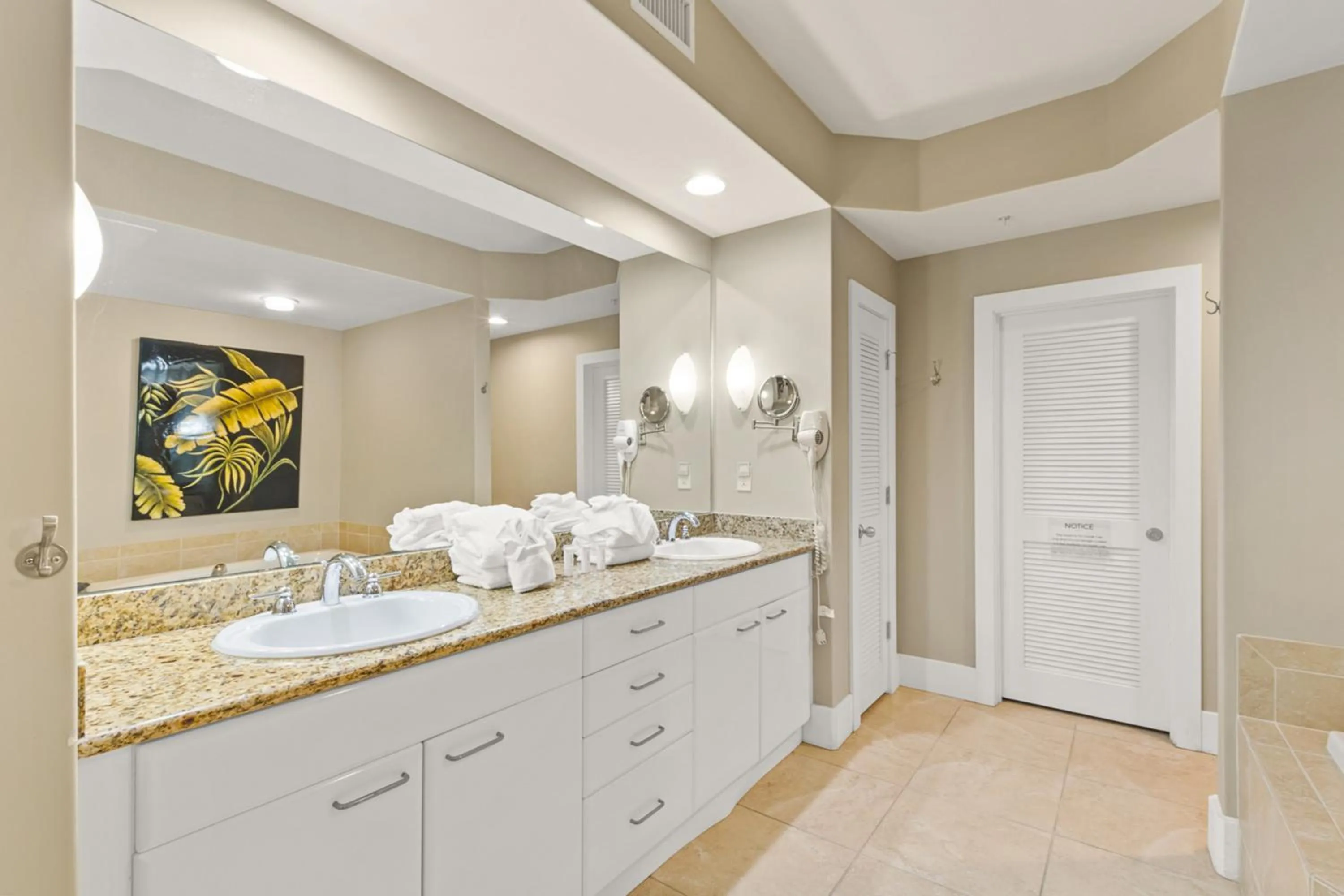 Bathroom in Caribe Resort by Hosteeva