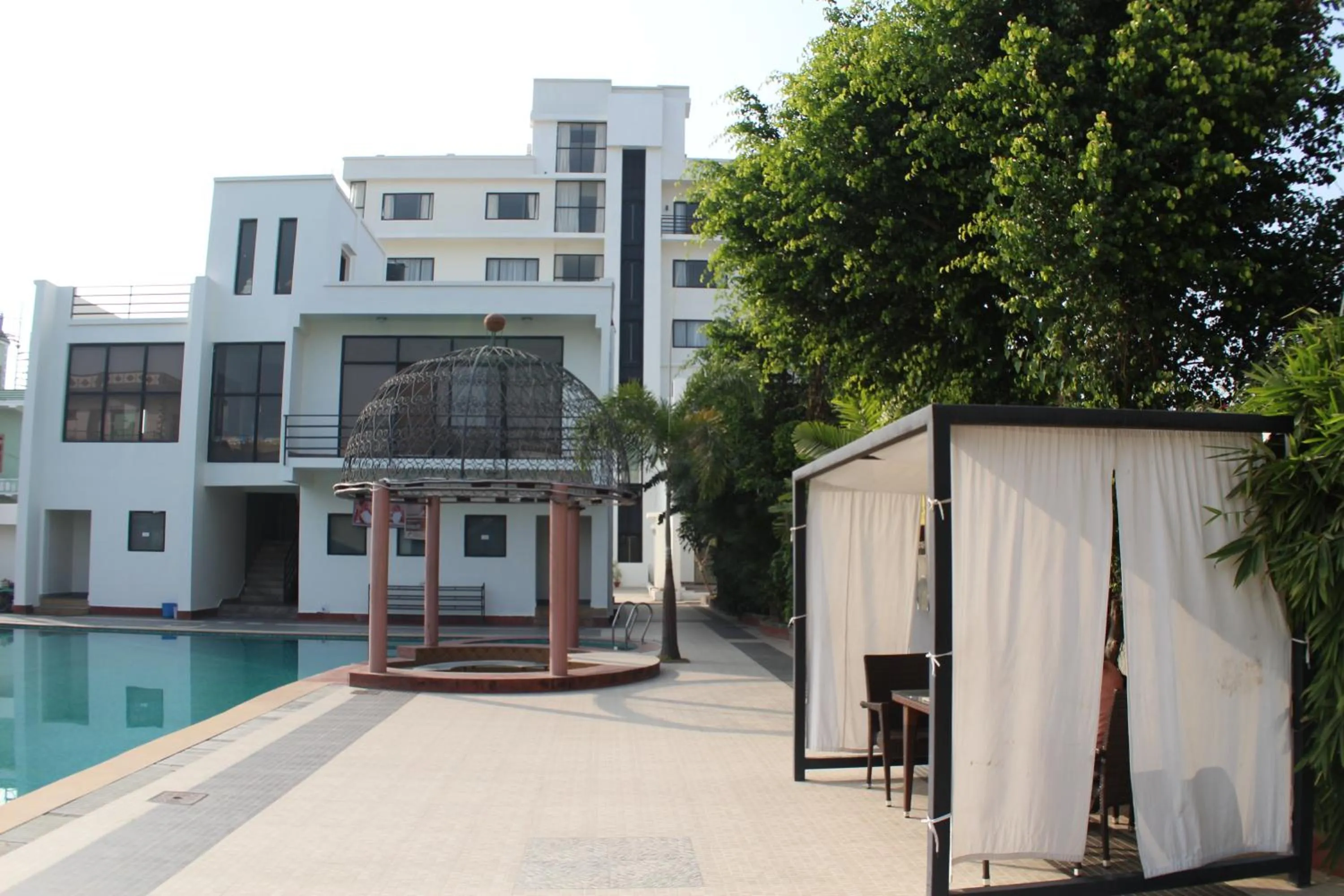 Swimming pool in Club De Novo Hotel