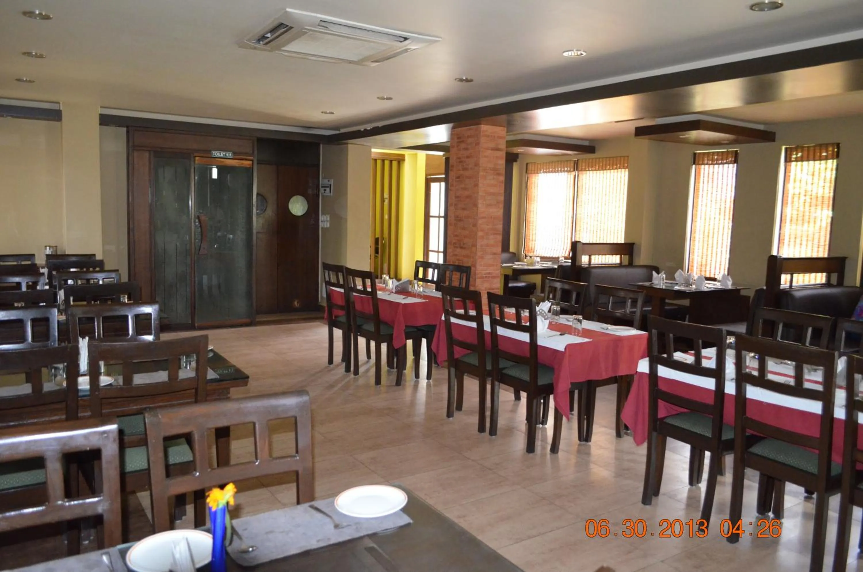 Restaurant/places to eat in Club De Novo Hotel