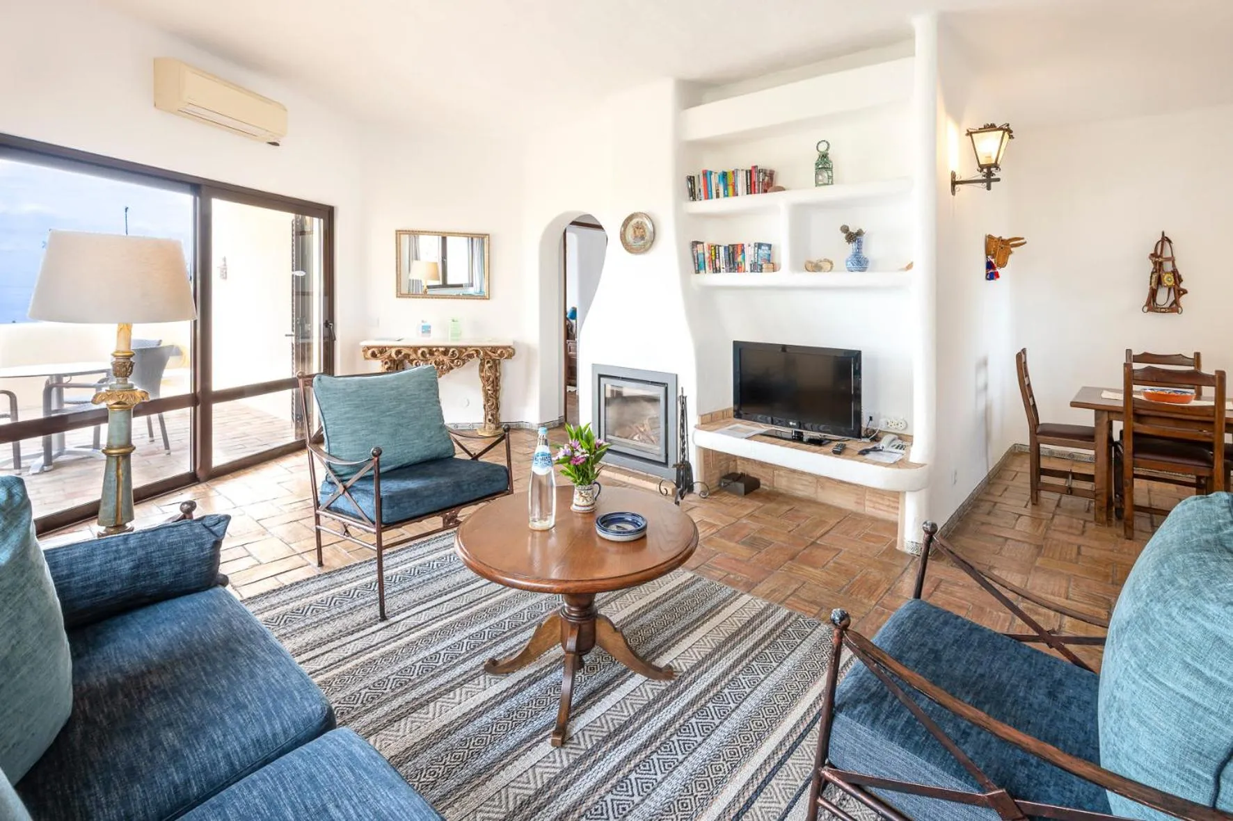 TV and multimedia in Algar Seco Parque