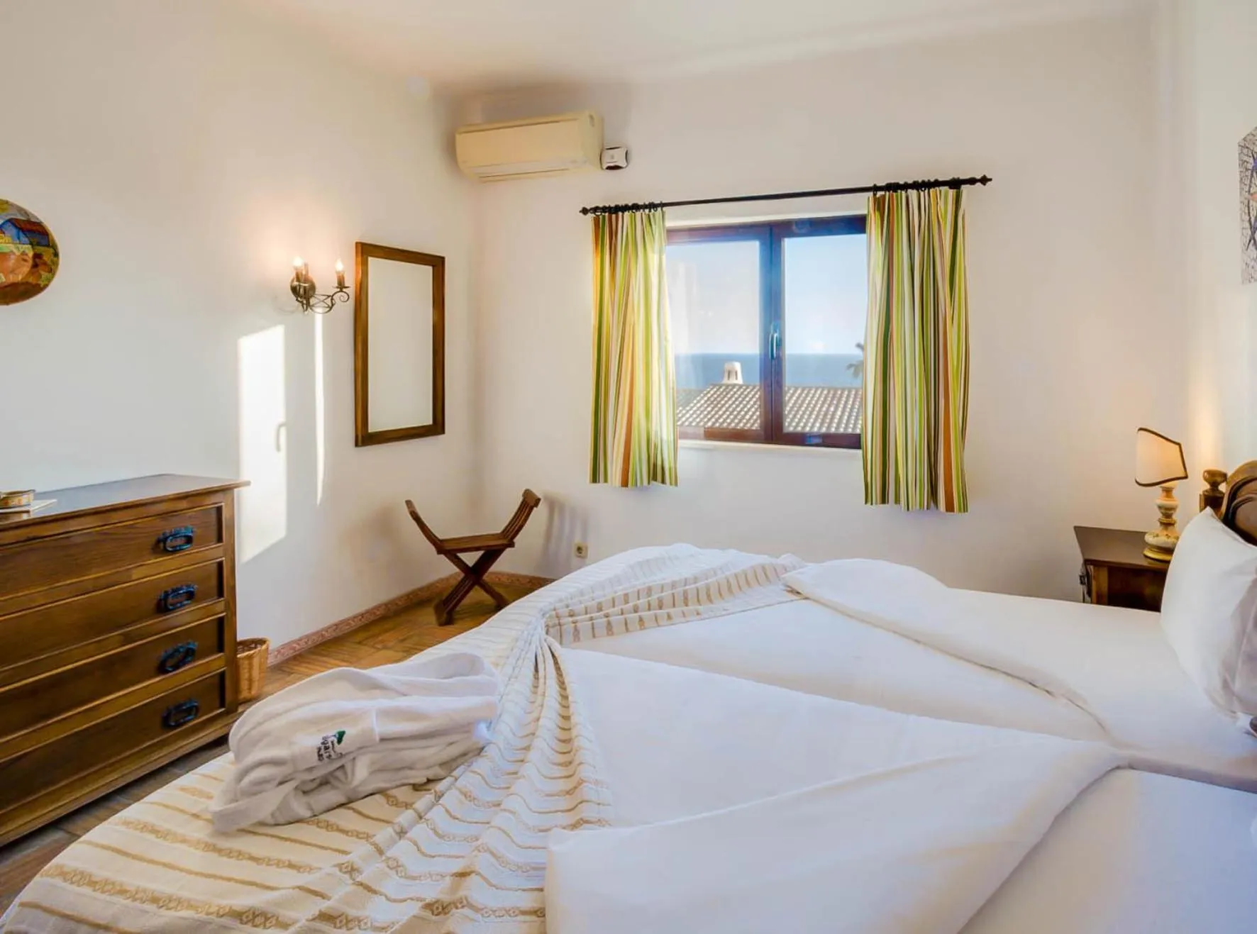 Photo of the whole room, Bed in Algar Seco Parque