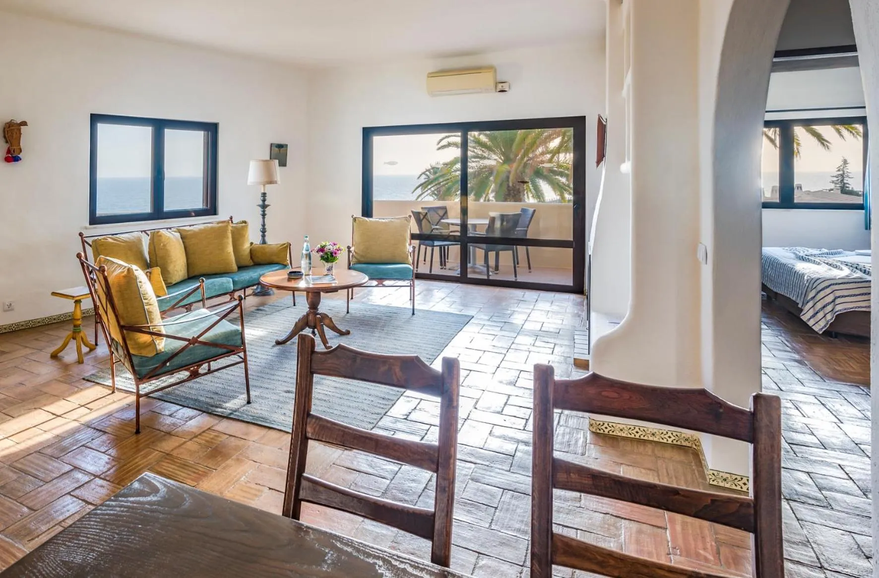 Living room, Bed in Algar Seco Parque