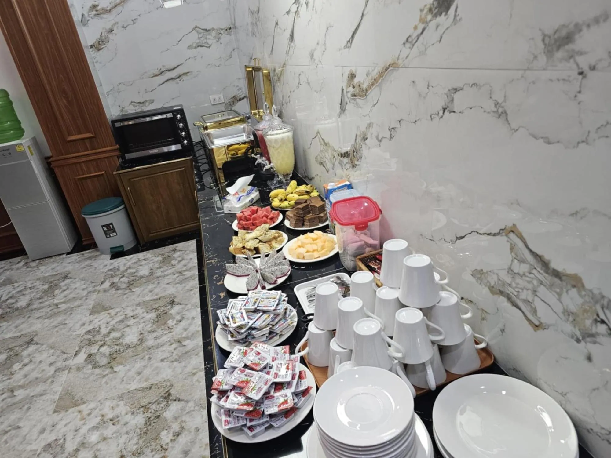 Food and drinks in Sky hotel