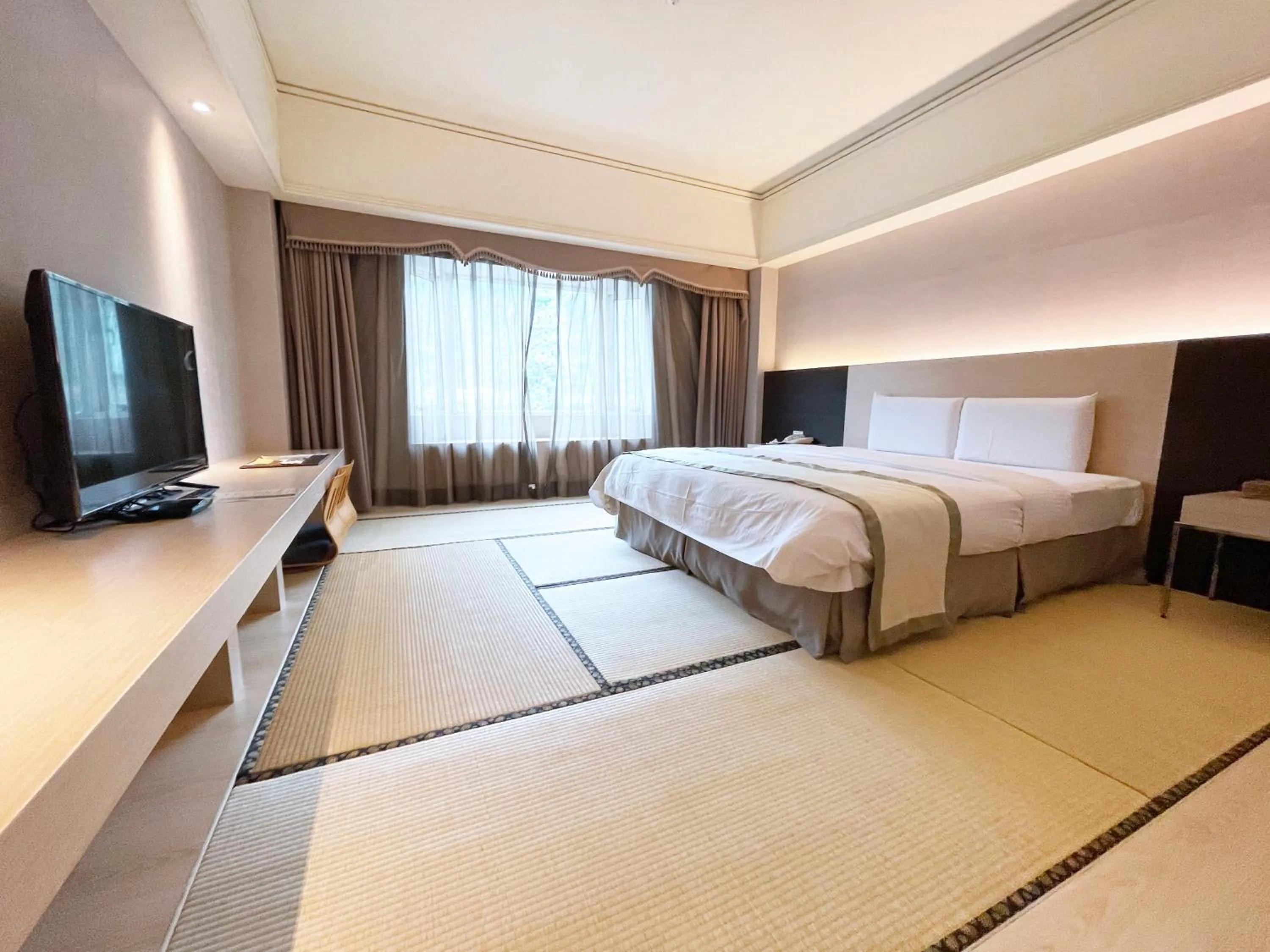 Photo of the whole room, Bed in Hoya Hot Springs Resort & Spa