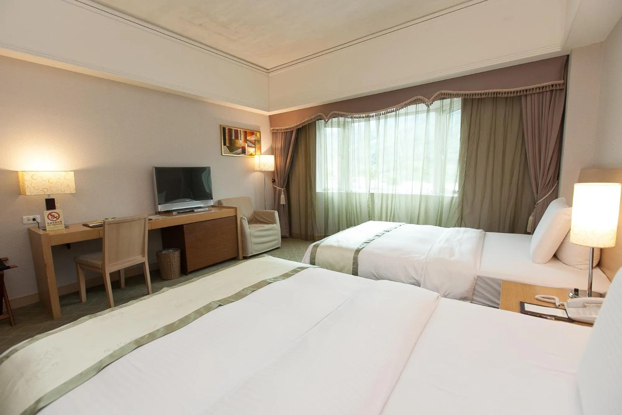 Photo of the whole room, Bed in Hoya Hot Springs Resort & Spa