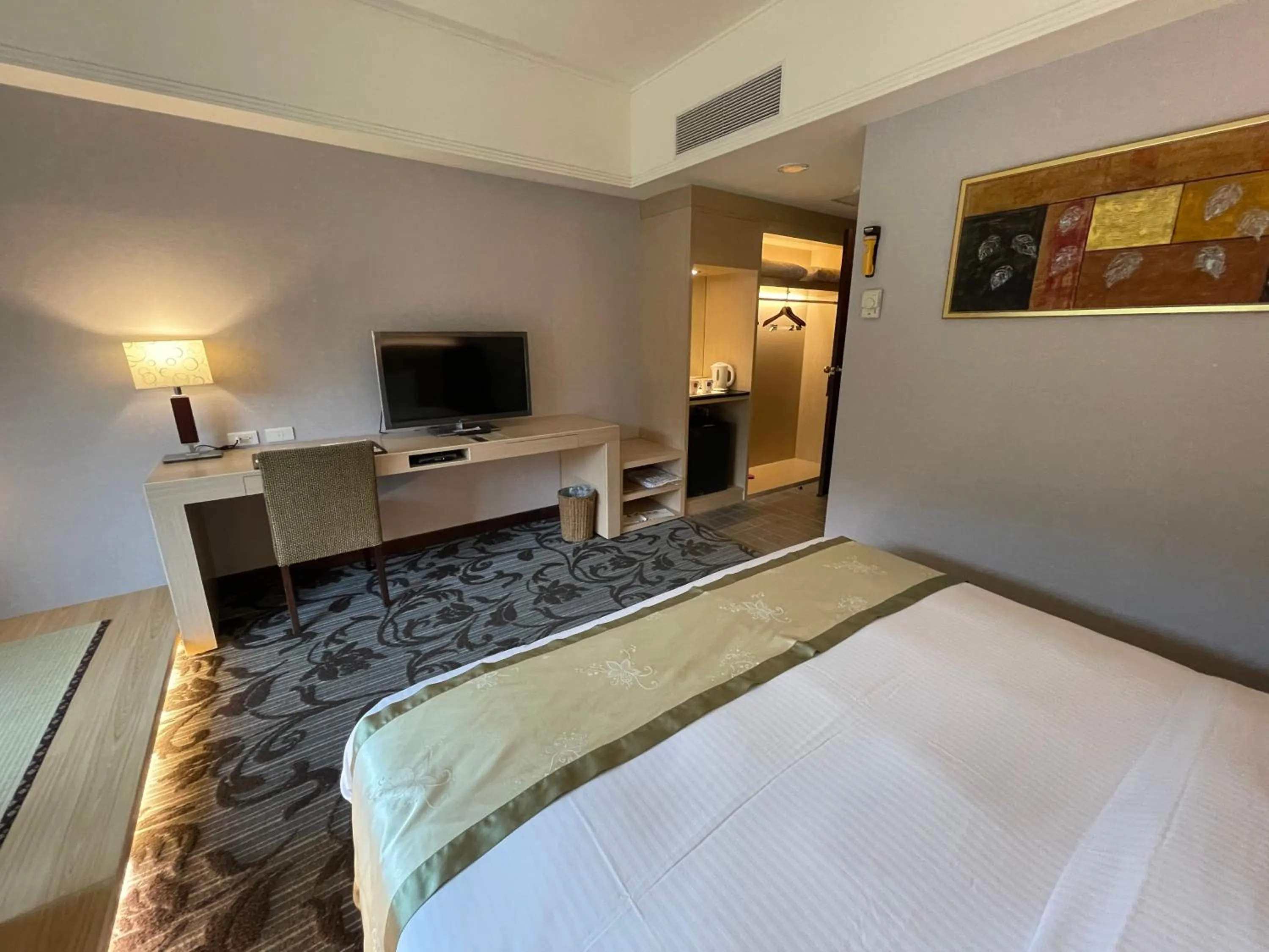 Photo of the whole room, Bed in Hoya Hot Springs Resort & Spa