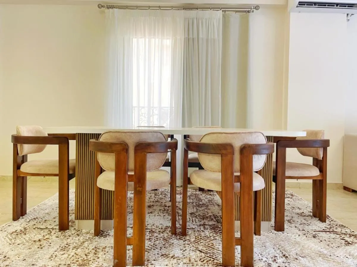 Settle Inn South 90 Apartments