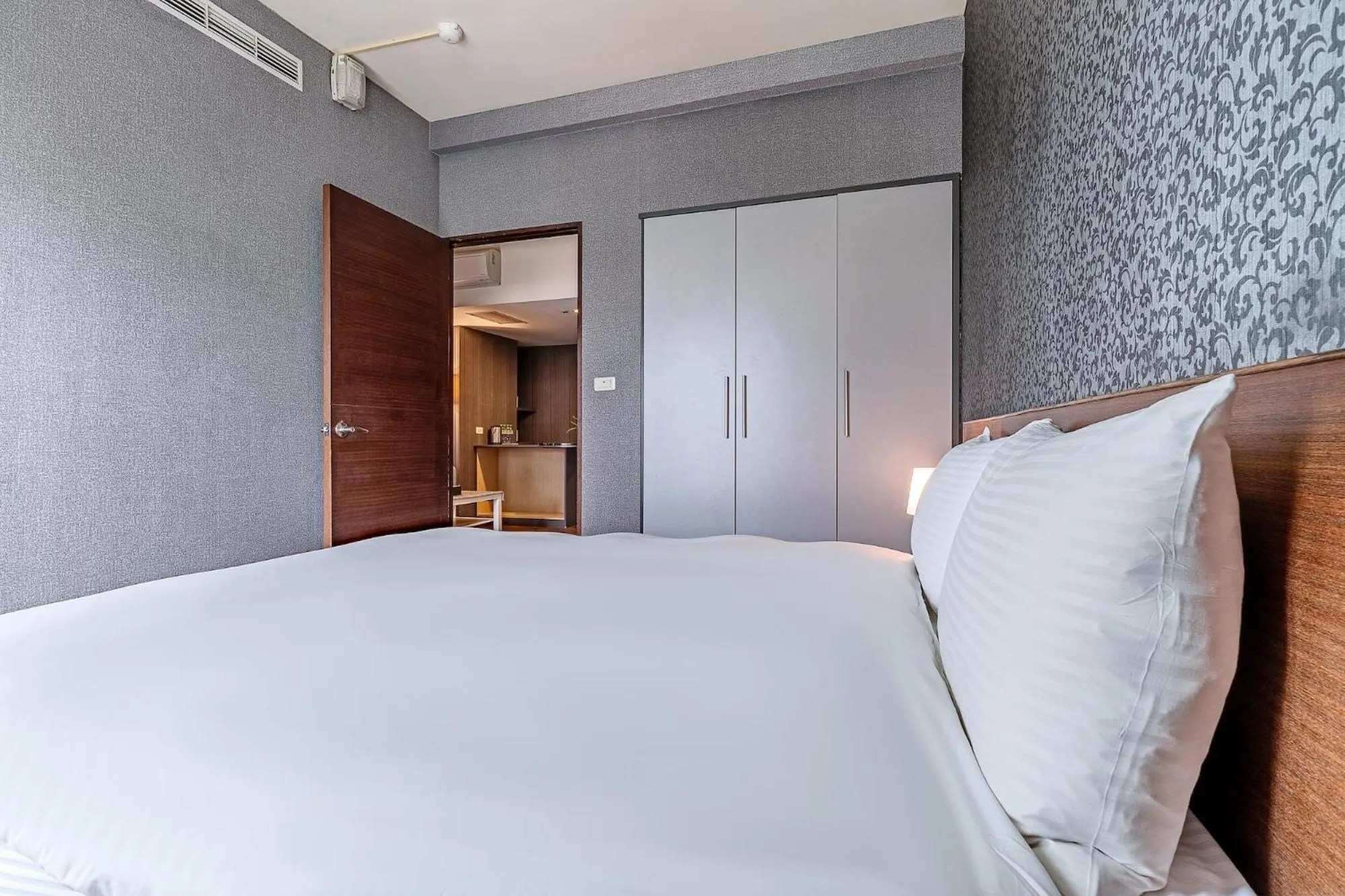 Bedroom, Bed in The Galerie Hotel