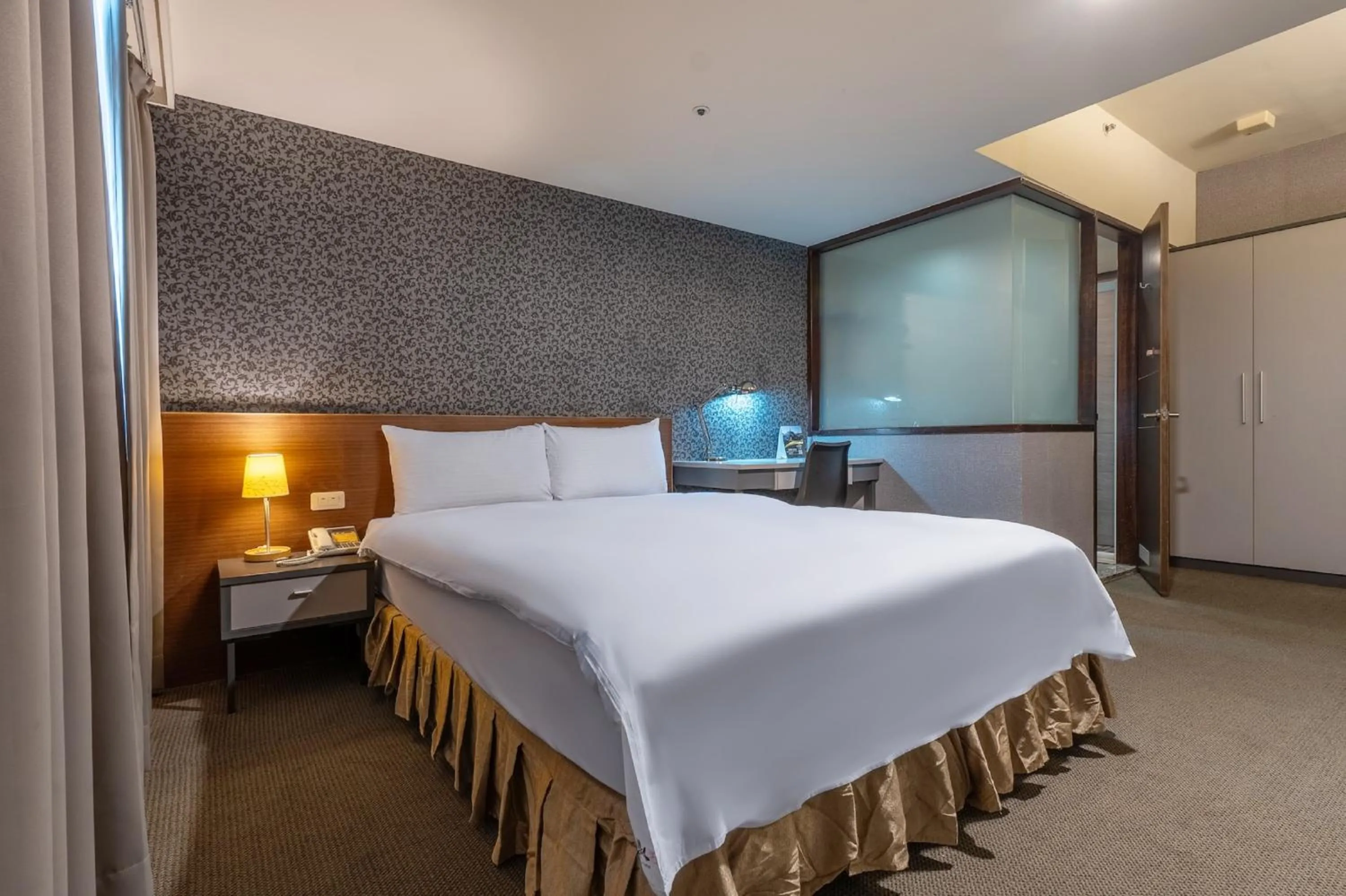 bunk bed, Bed in The Galerie Hotel