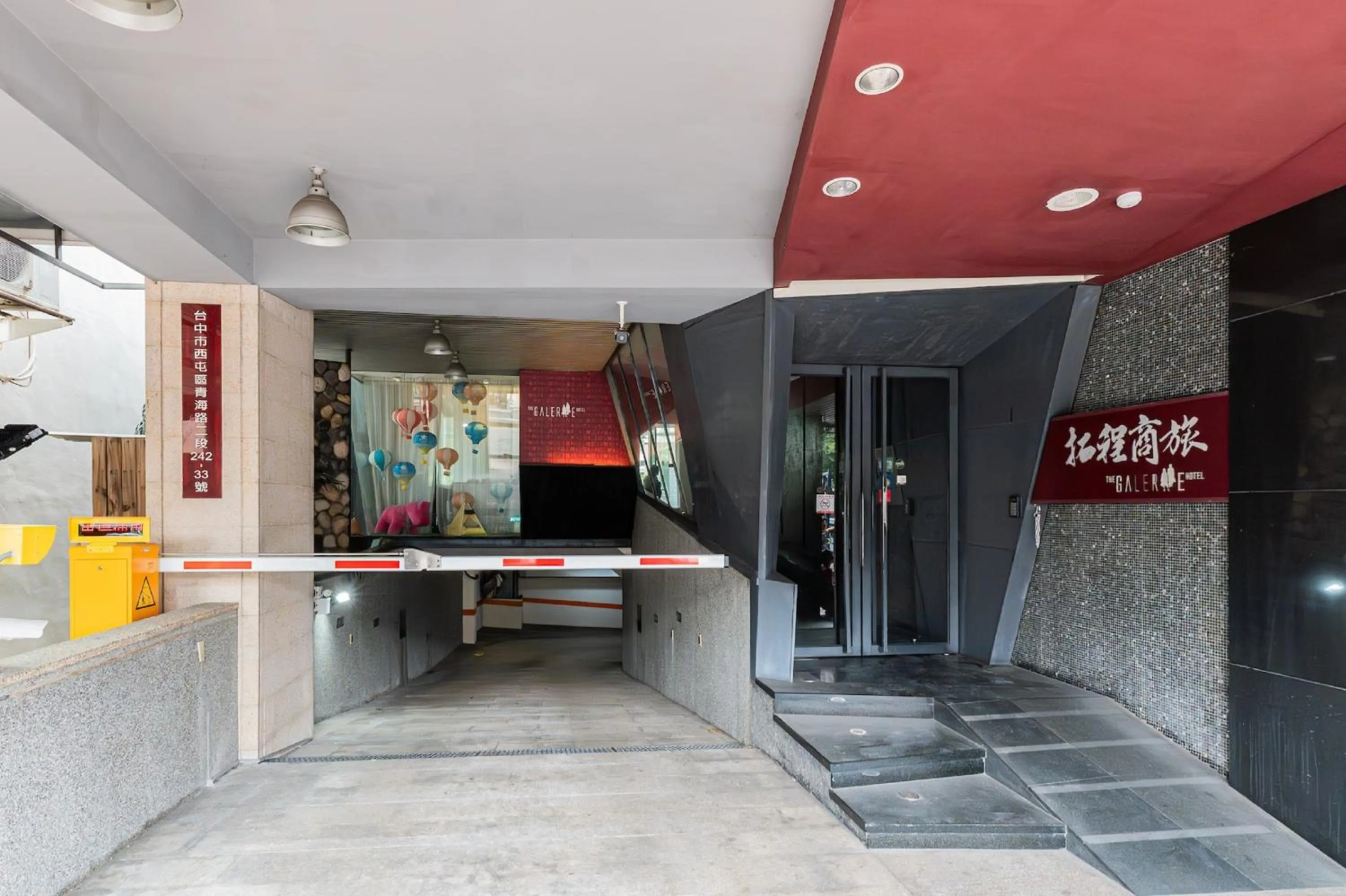 Facade/entrance in The Galerie Hotel