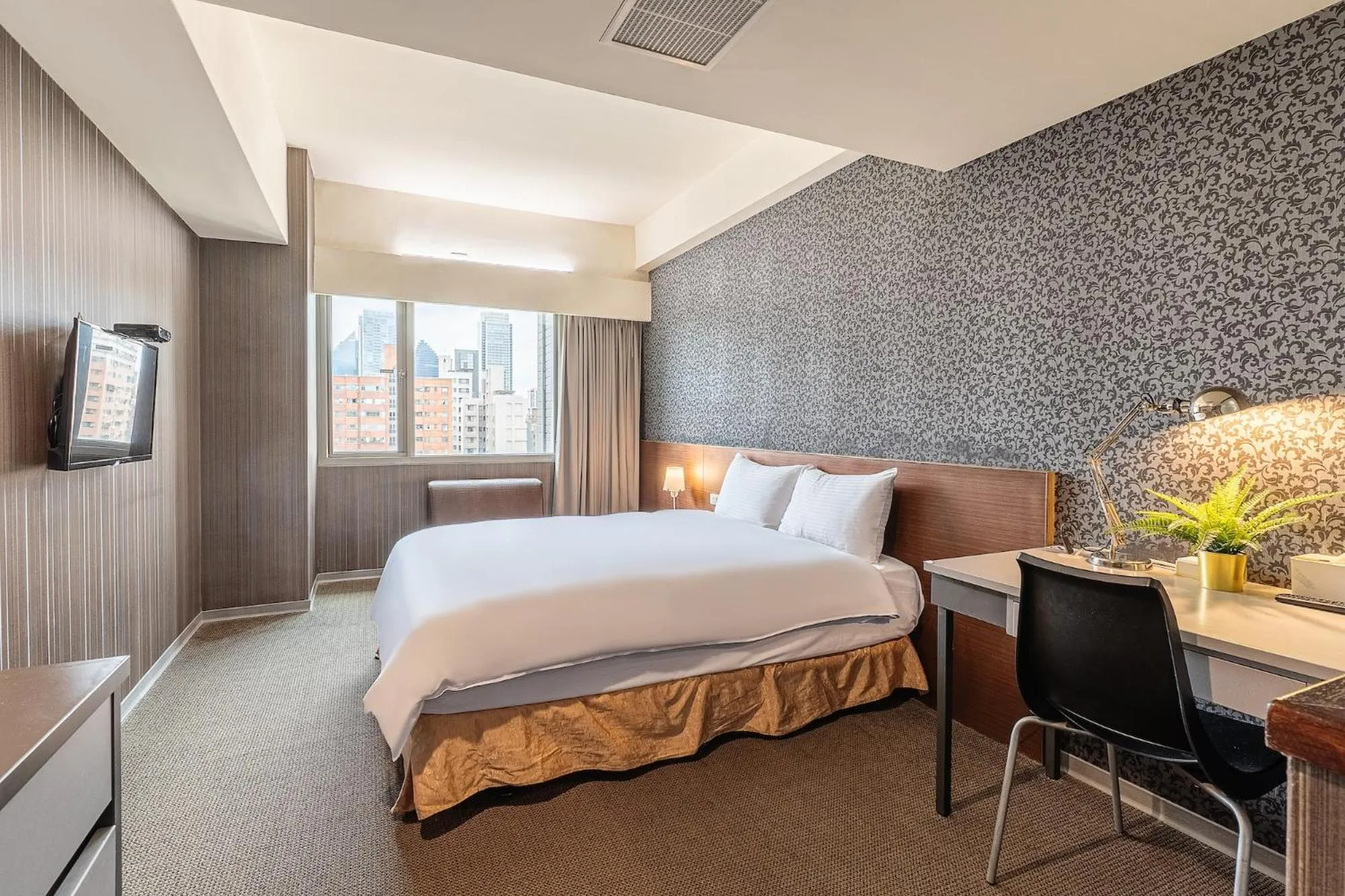 Bed in The Galerie Hotel