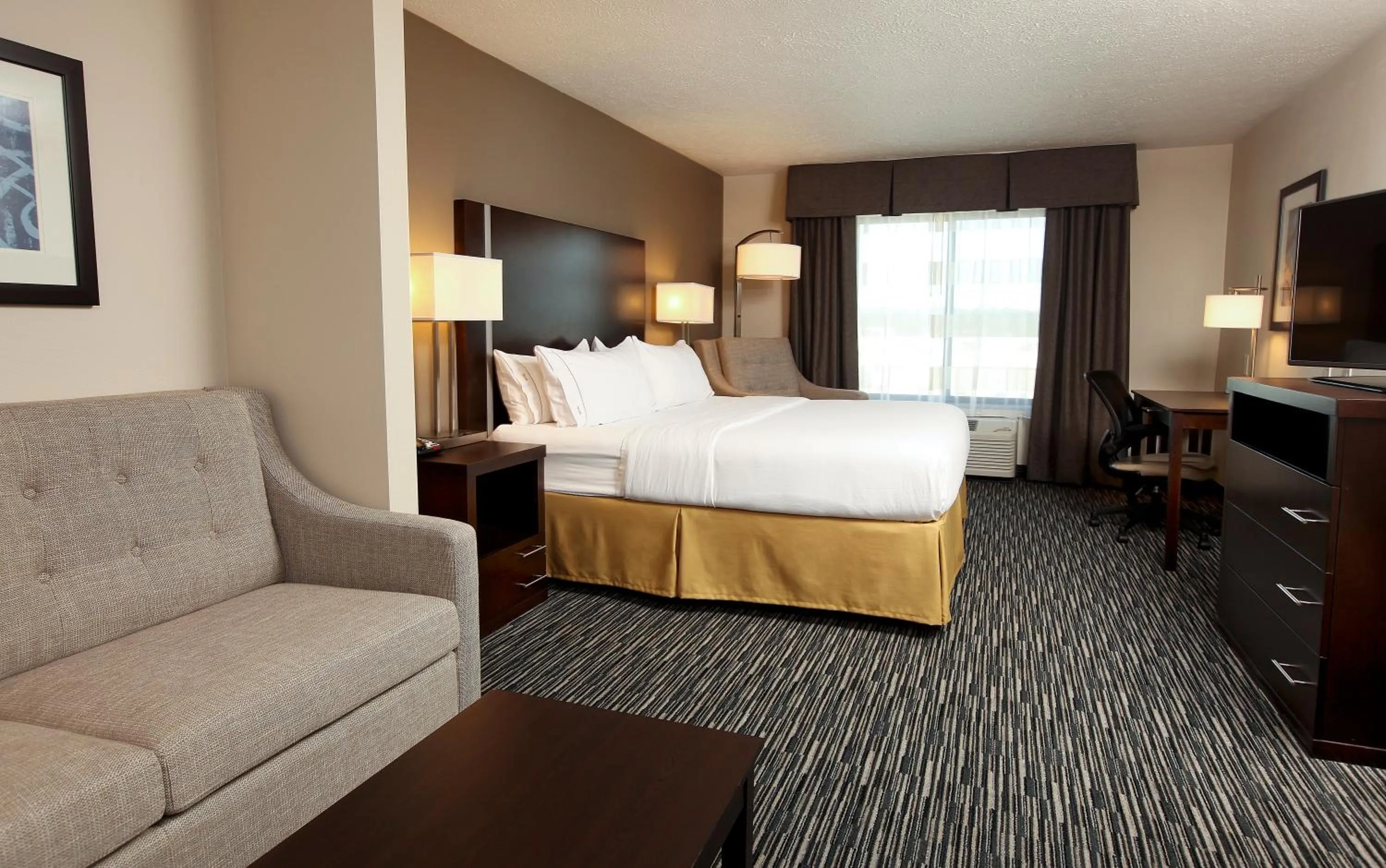 Photo of the whole room, Bed in Holiday Inn Express & Suites Omaha South Ralston Arena by IHG