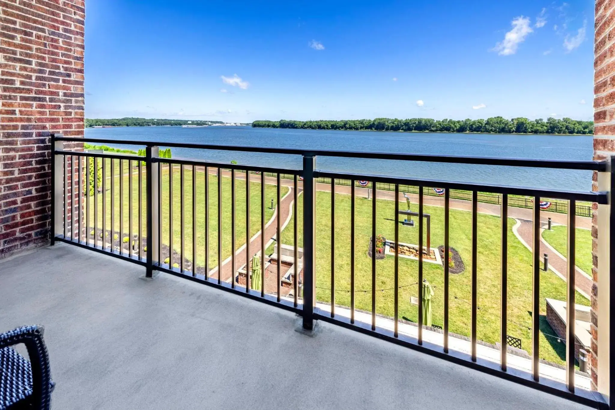 One-Bedroom King Suite in Holiday Inn Owensboro Riverfront by IHG One-Bedroom King Suite in Holiday Inn Owensboro Riverfront by IHG